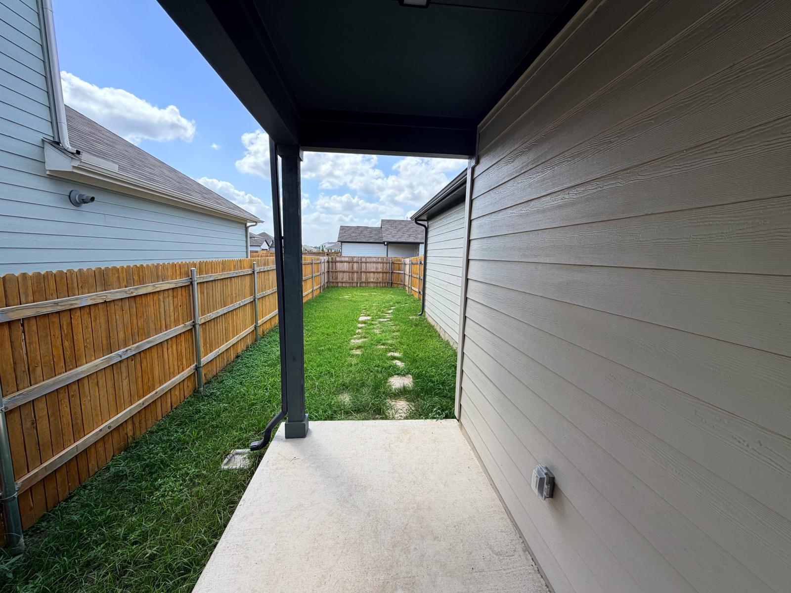 5904 Jennifer Pasture Path Property Photo 6