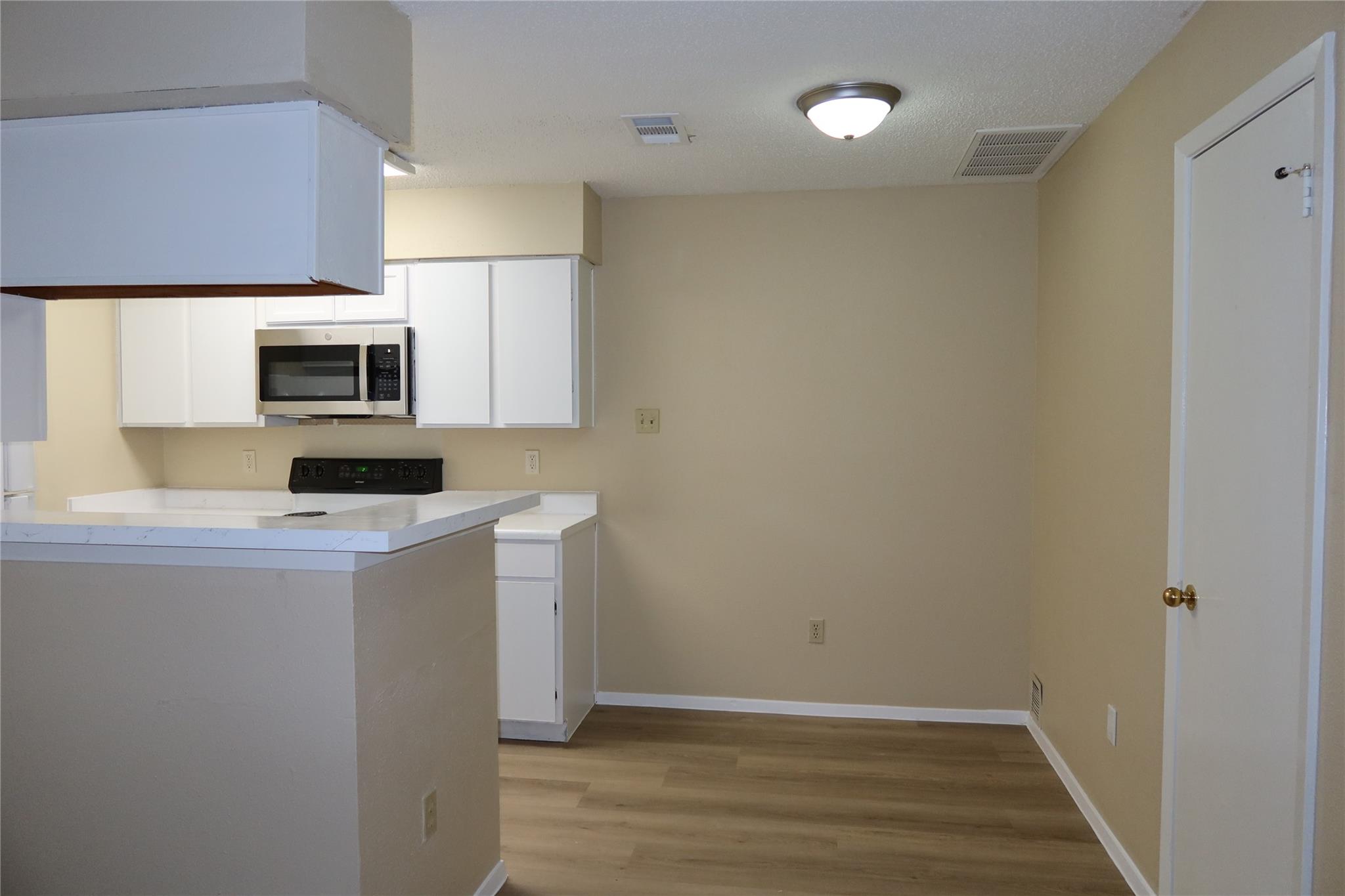 114 E 31st St #106 Property Photo 8
