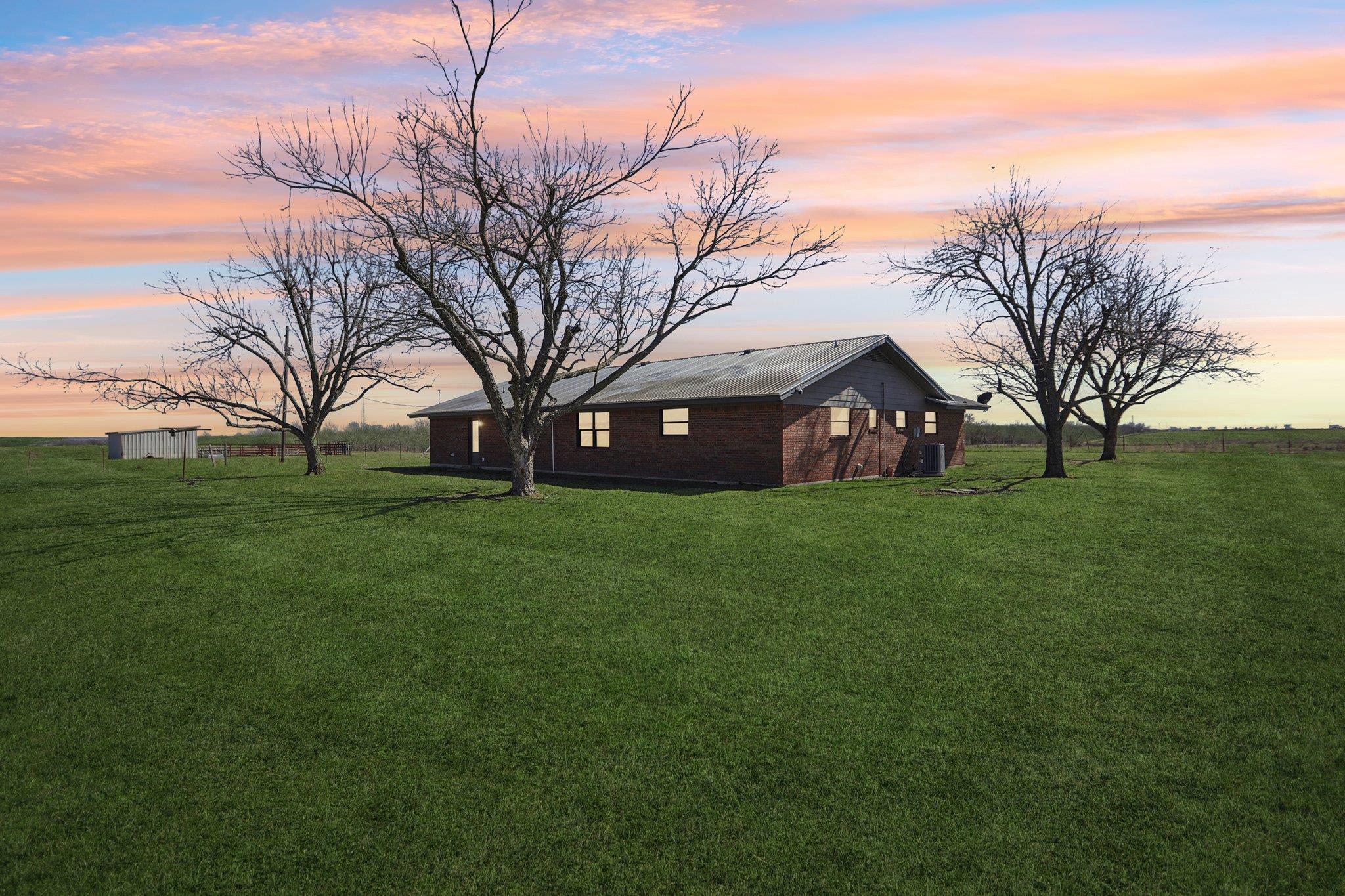 600 Private Road 926 Rd Property Photo 3