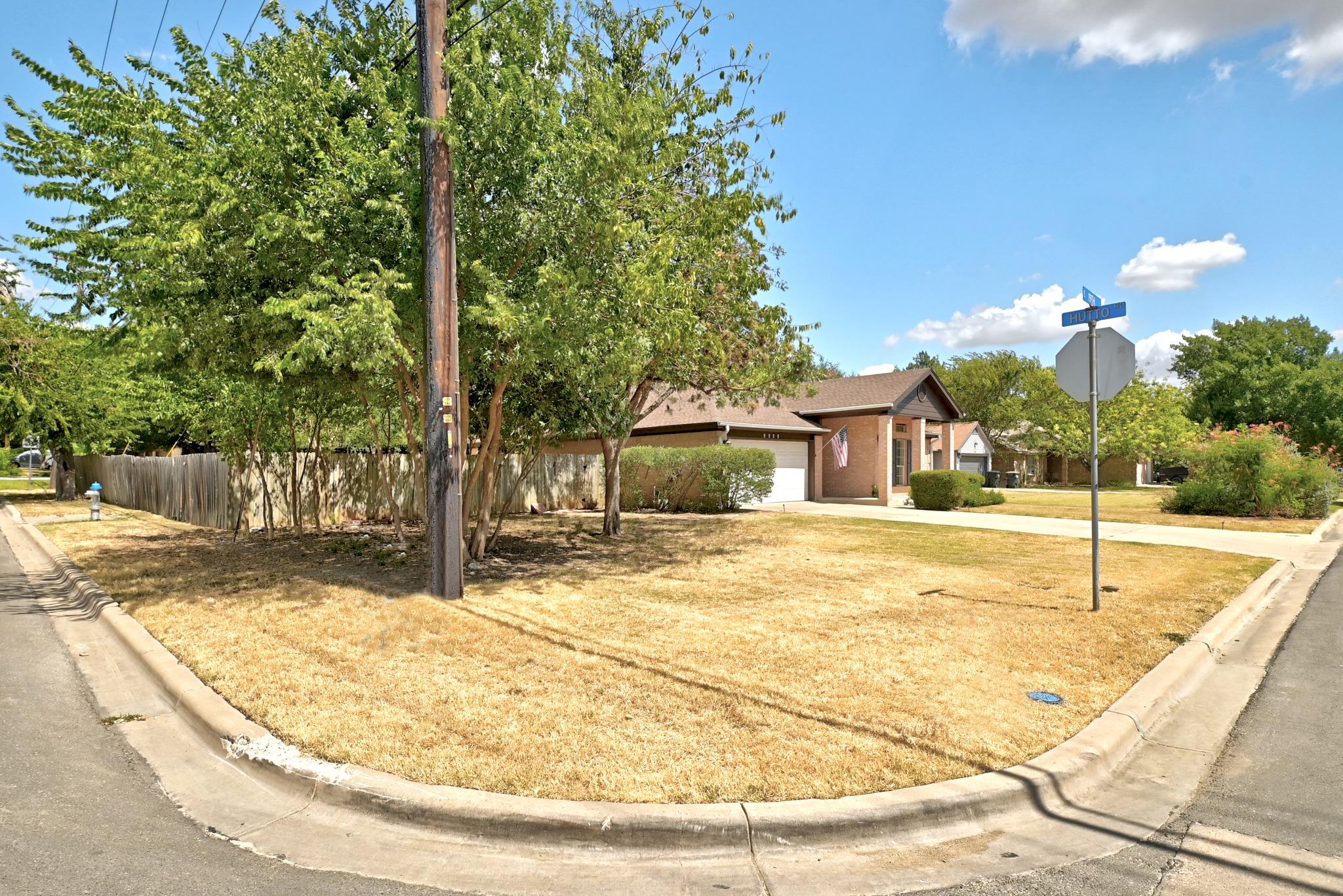 1701 E 19th St Property Photo 4