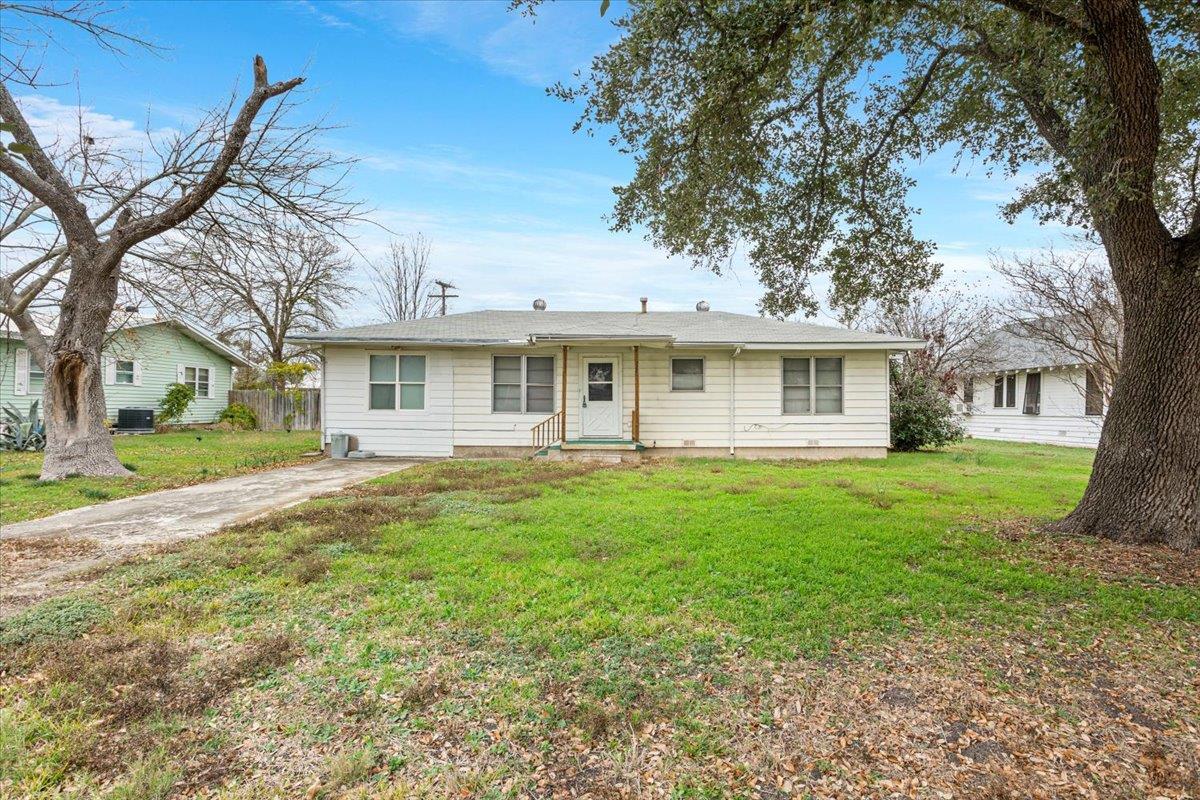 320 E Davilla St Property Photo
