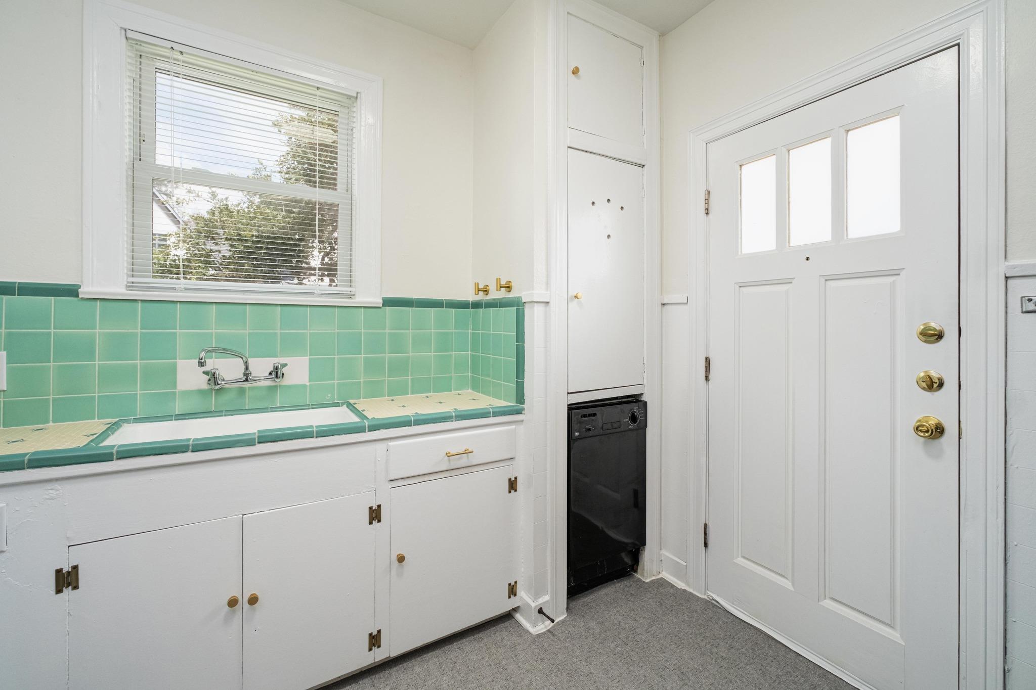 2012 Enfield Rd #unit B Property Photo 7