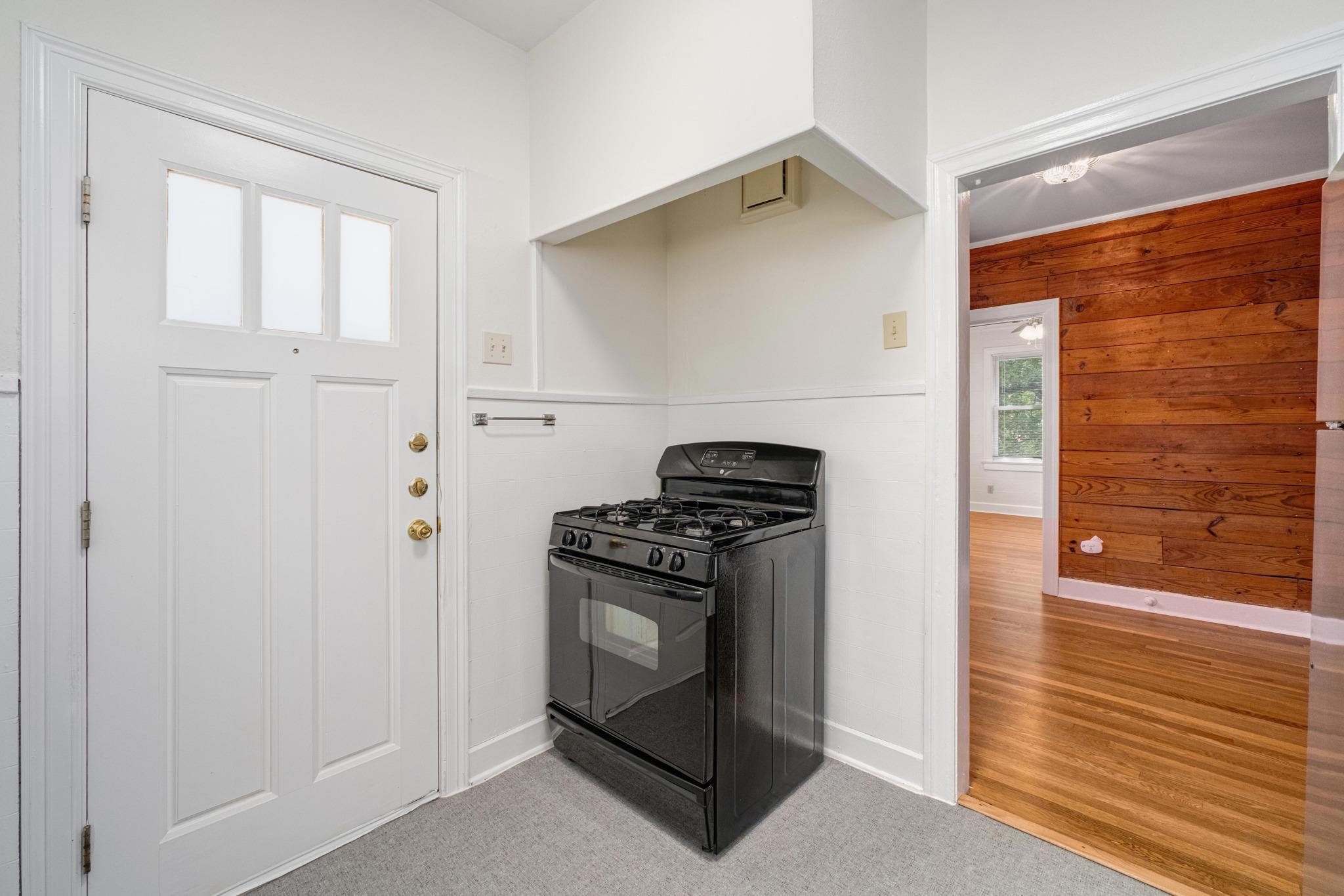 2012 Enfield Rd #unit B Property Photo 8