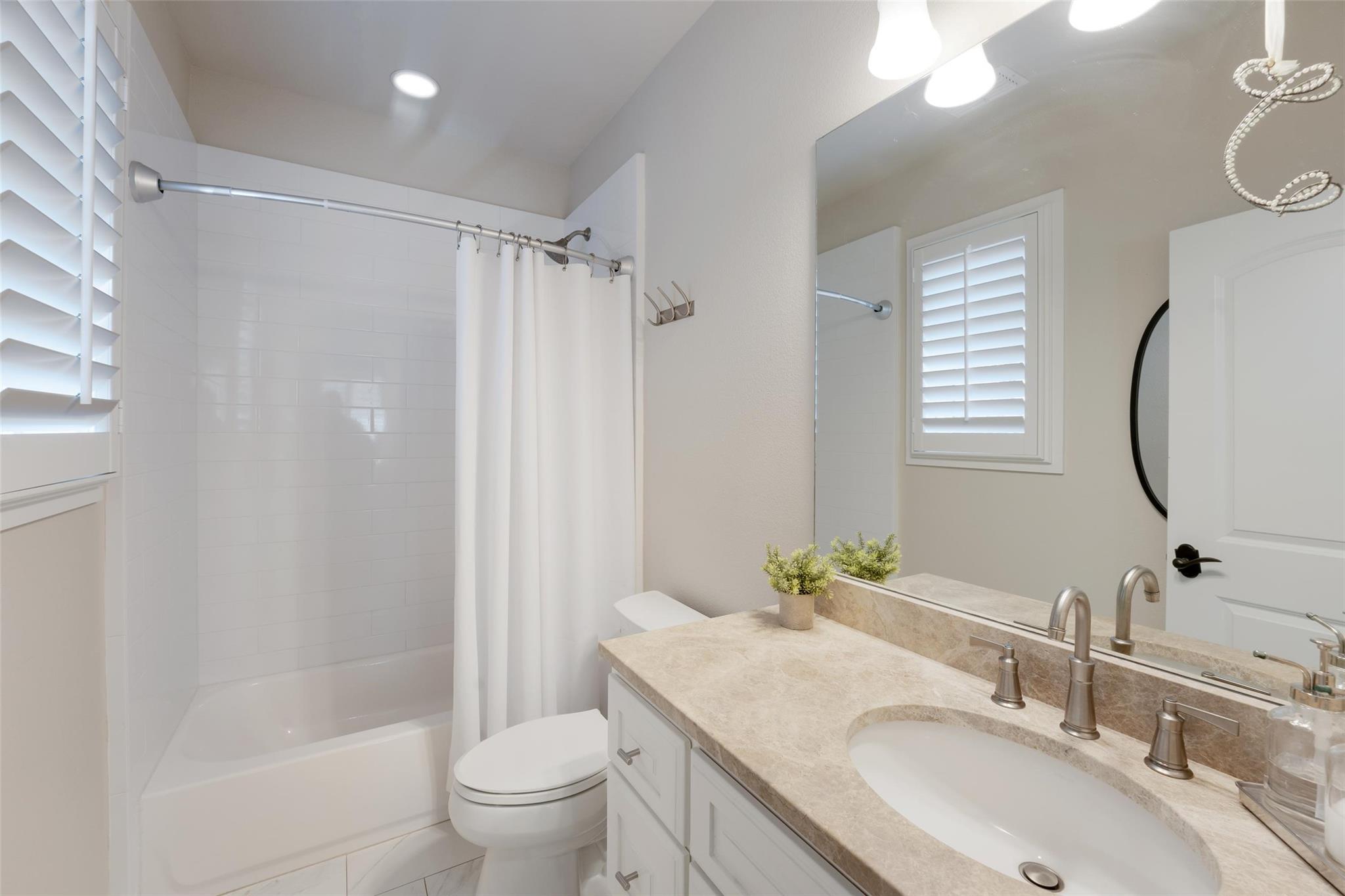 232 Laguna Rio Property Photo 33