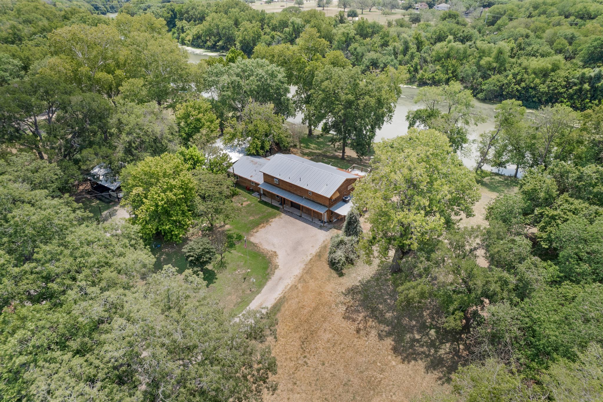315 Riverwood Dr Property Photo 1