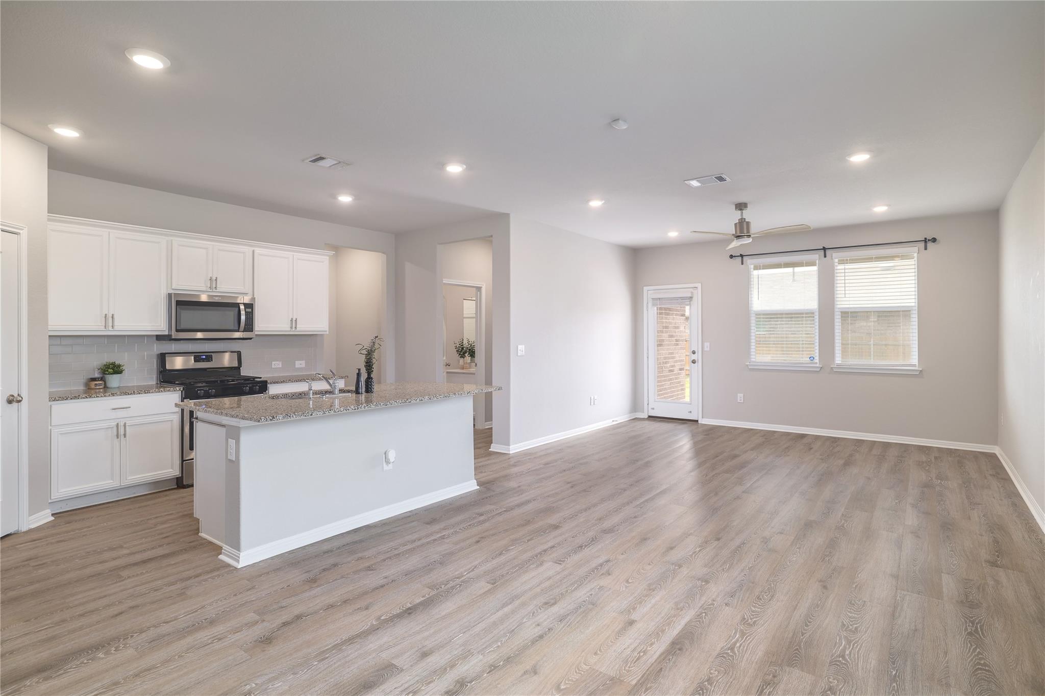 445 Shiner Ln Property Photo 11