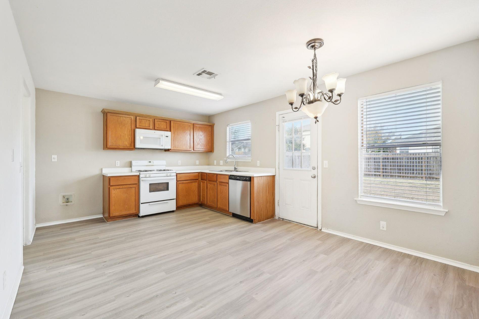 208 Challenger None Property Photo 6