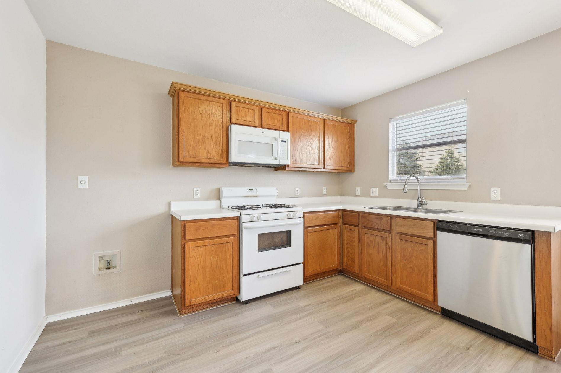 208 Challenger None Property Photo 7