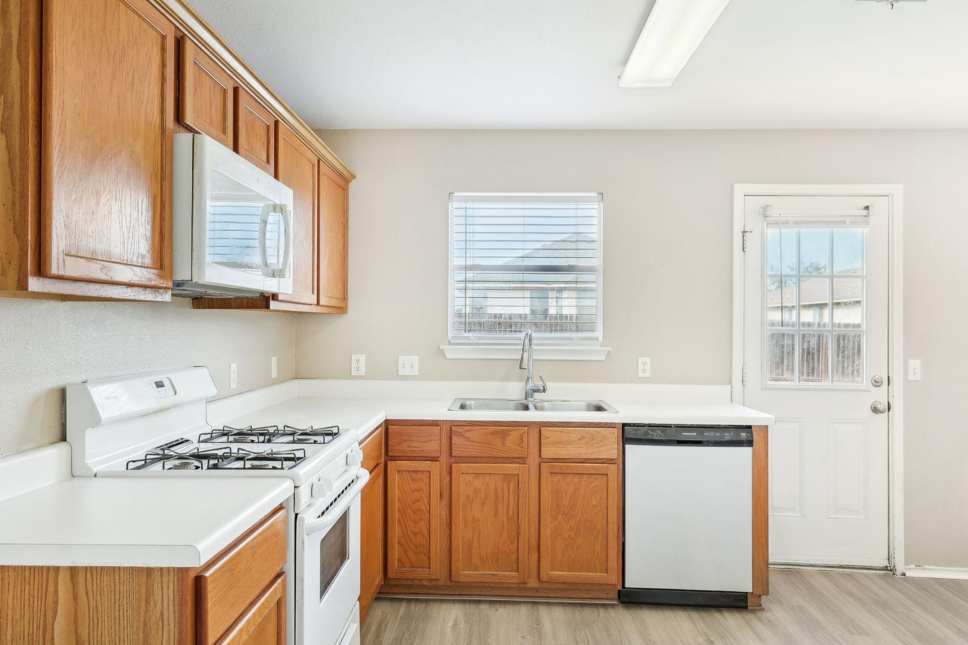 208 Challenger None Property Photo 9