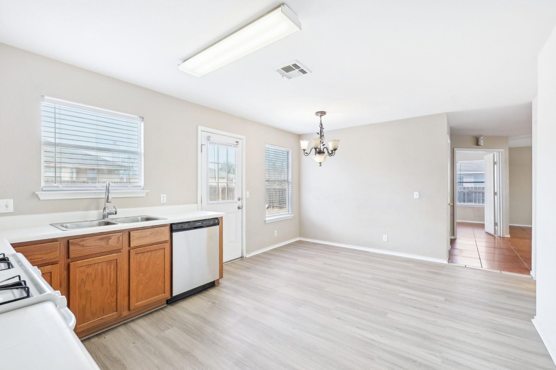 208 Challenger None Property Photo 11
