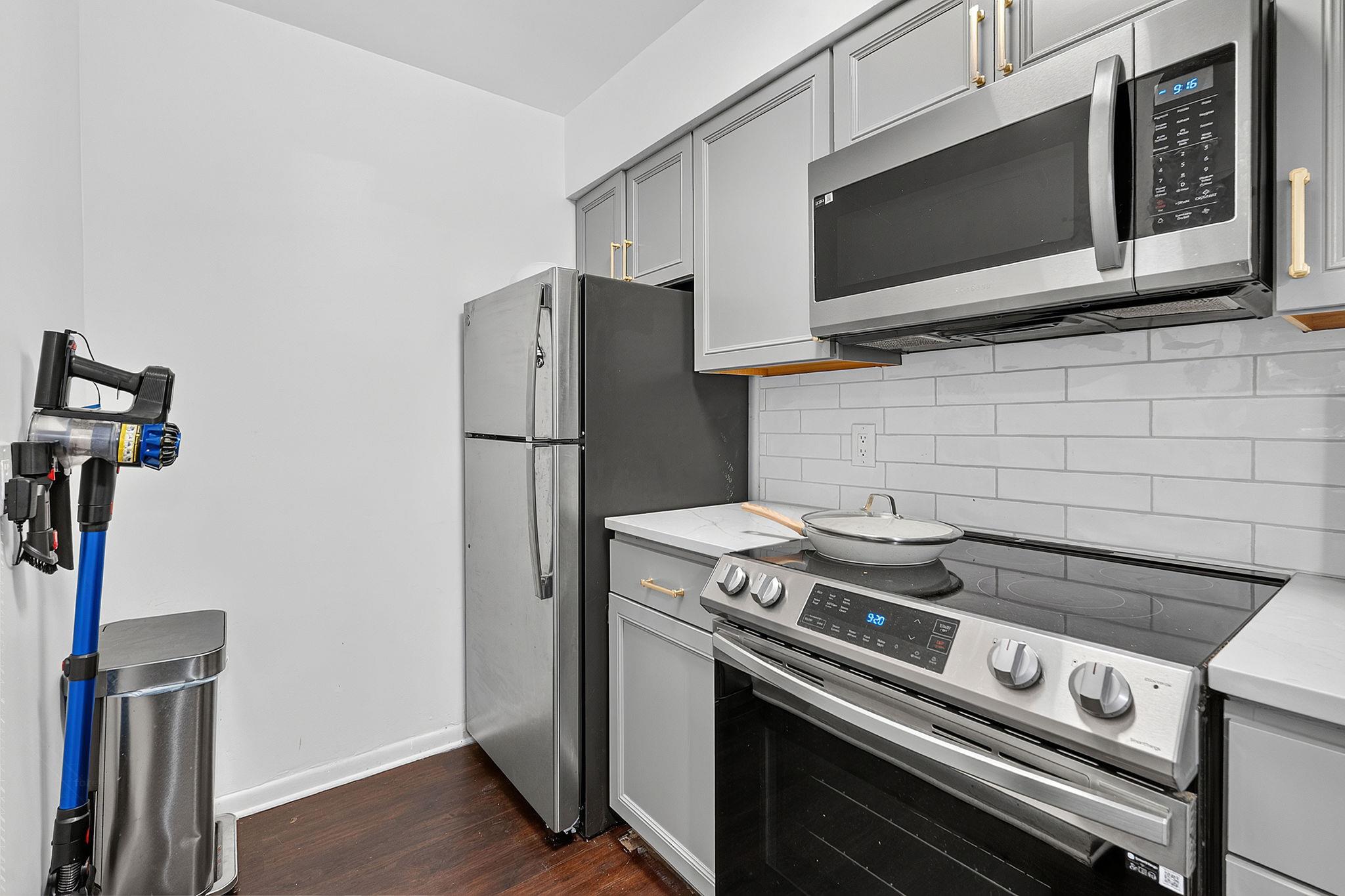 2408 Longview St #109 Property Photo 2