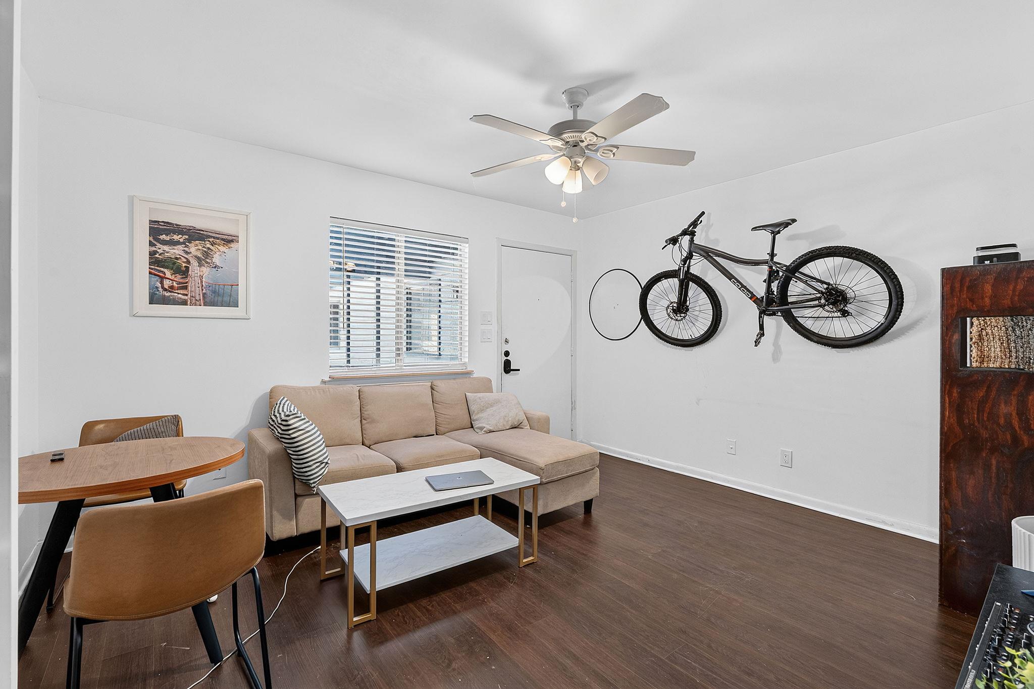 2408 Longview St #109 Property Photo 4