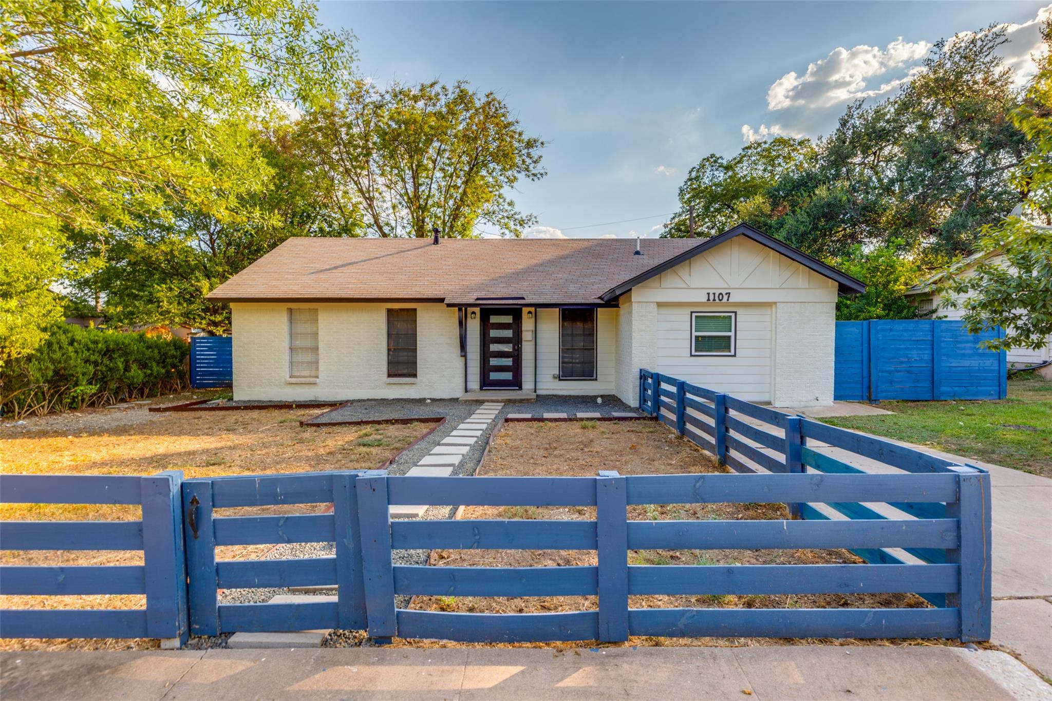 1107 Chesapeake Dr Property Photo 1