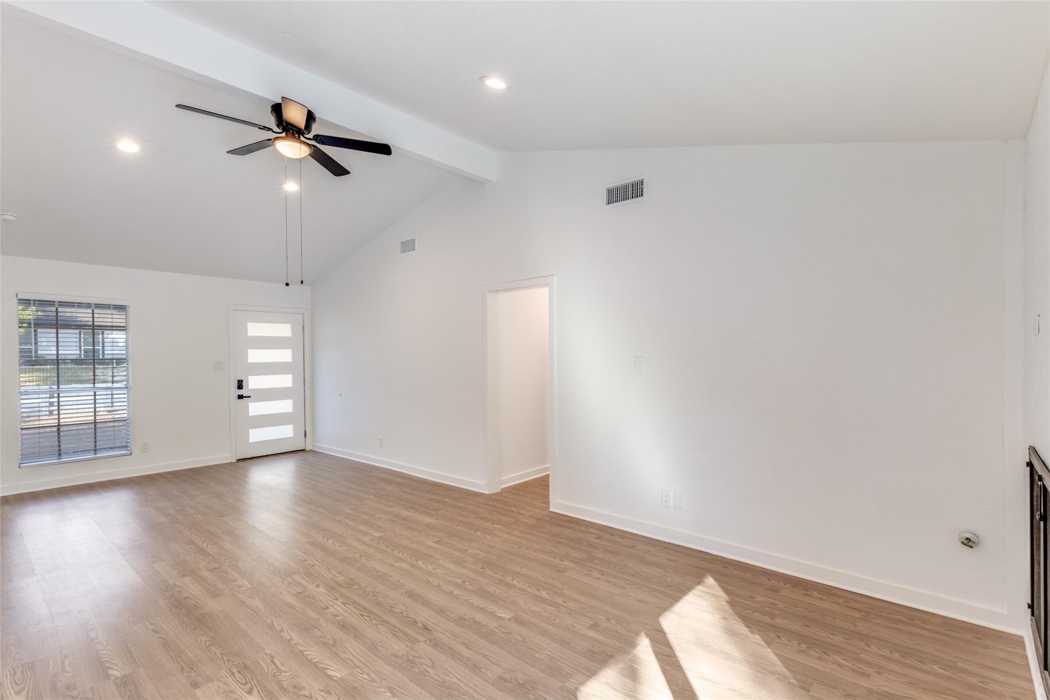 1107 Chesapeake Dr Property Photo 3