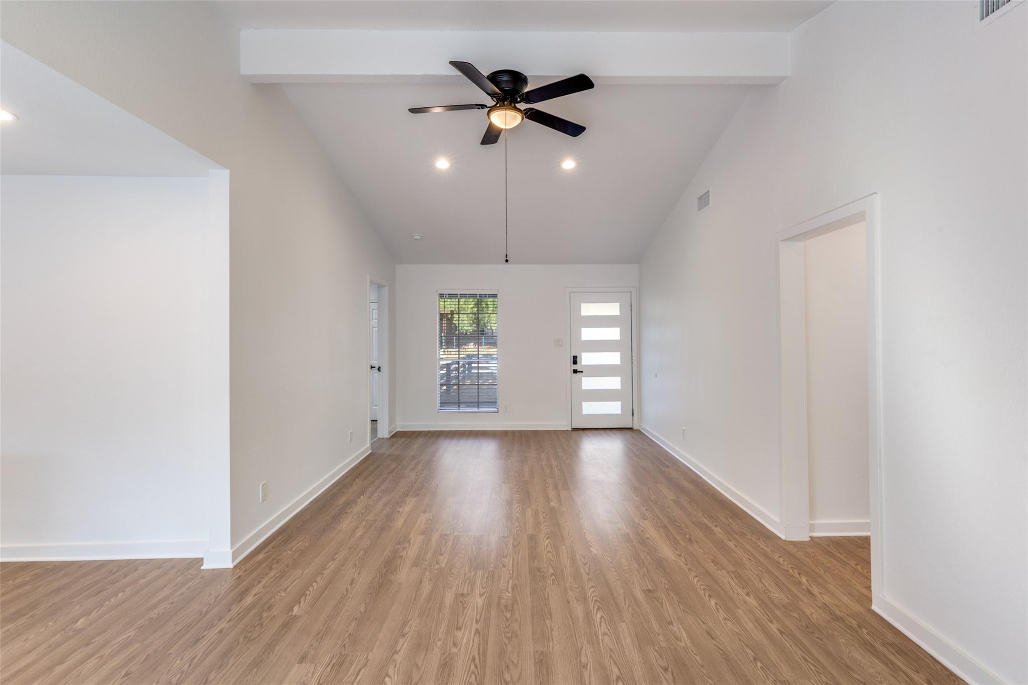 1107 Chesapeake Dr Property Photo 4