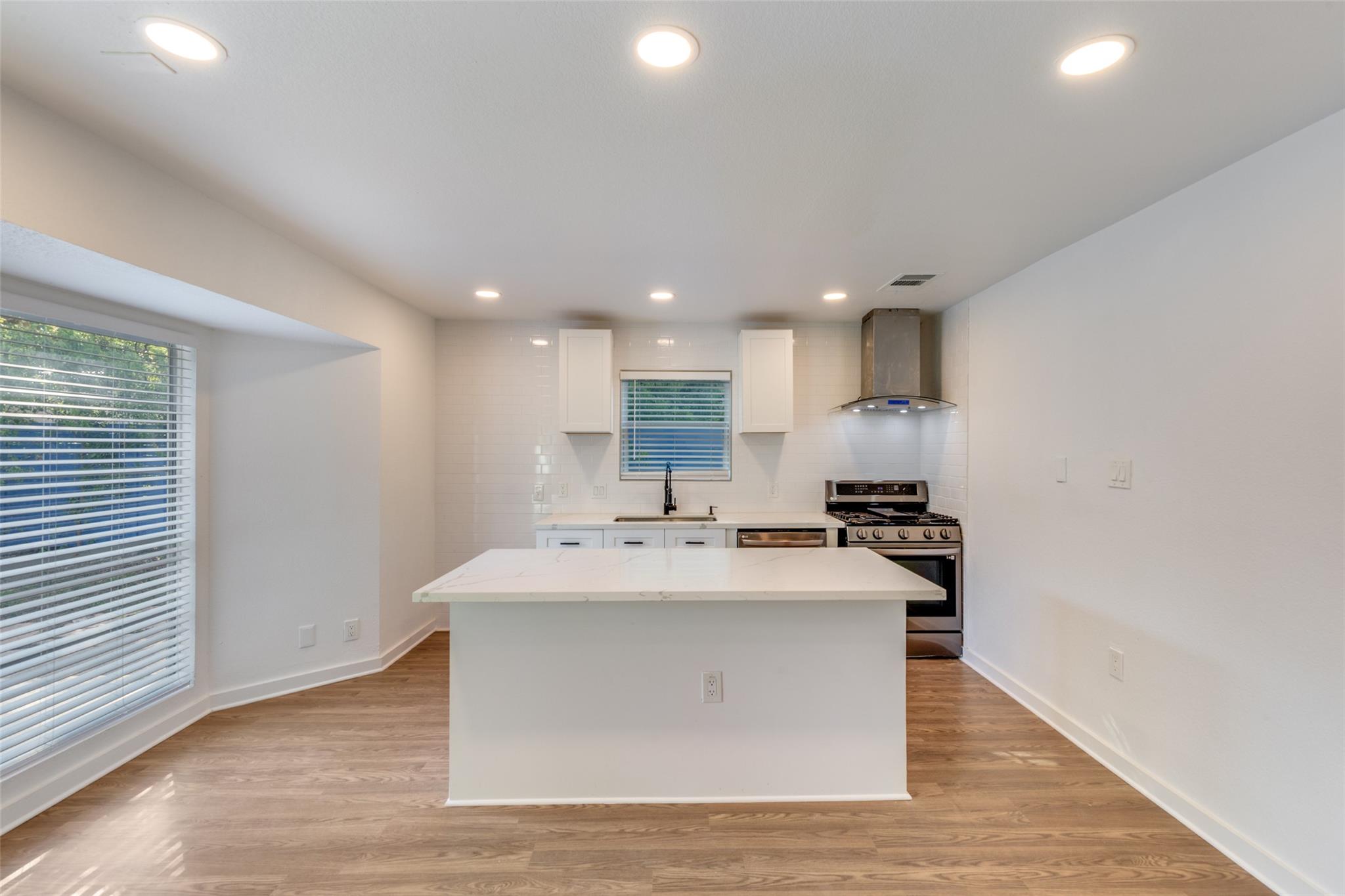 1107 Chesapeake Dr Property Photo 5