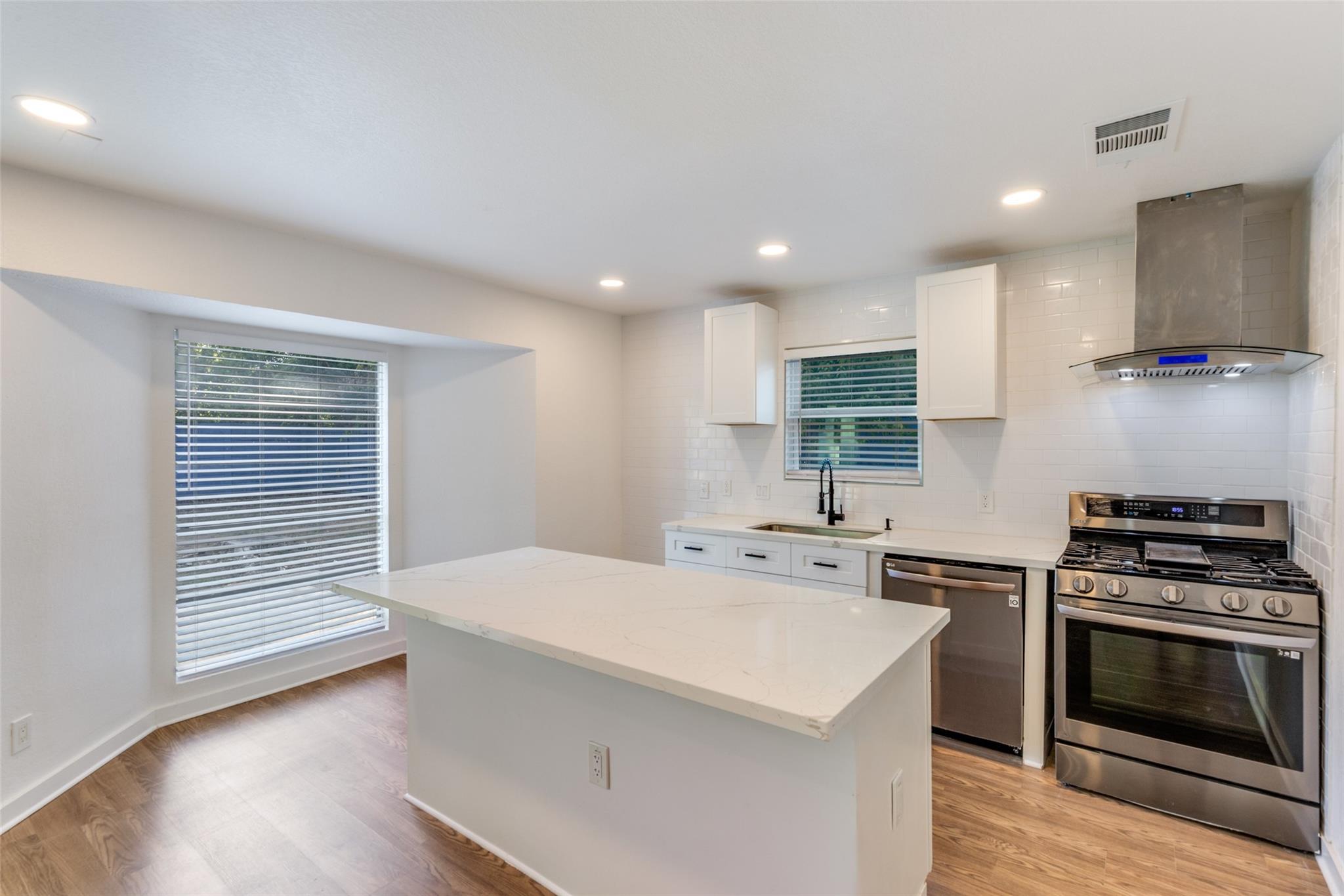 1107 Chesapeake Dr Property Photo 6