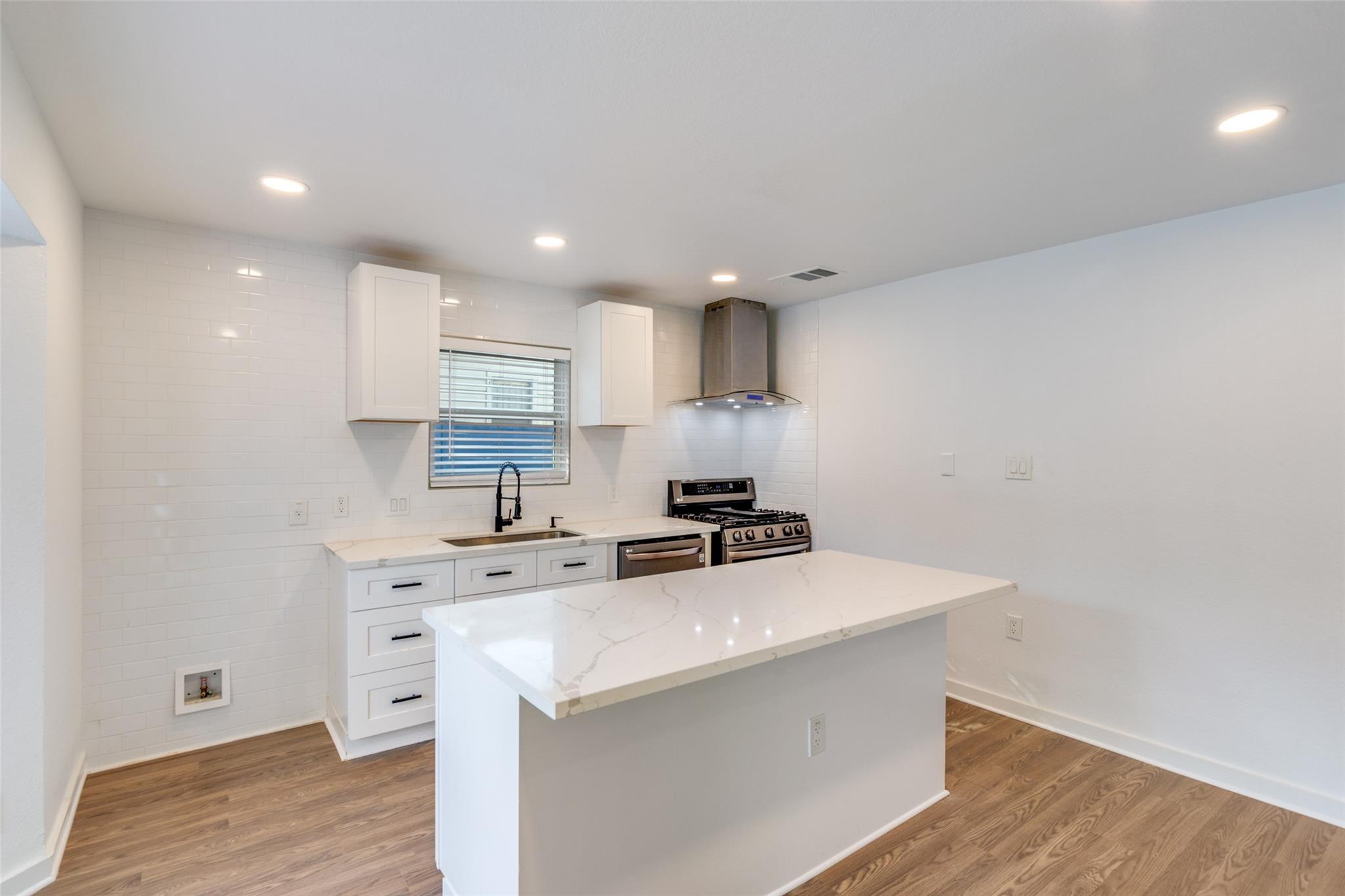 1107 Chesapeake Dr Property Photo 7