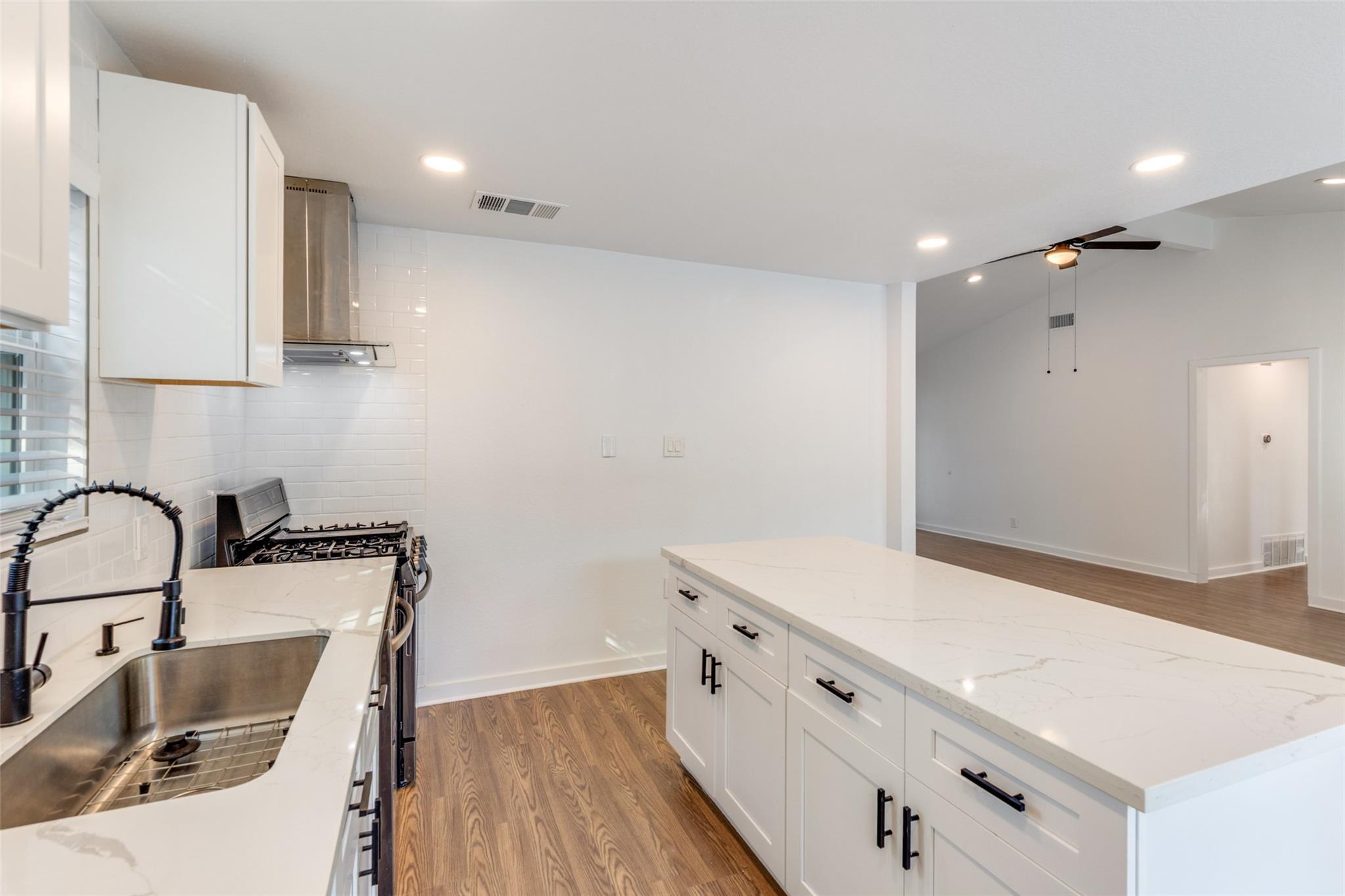 1107 Chesapeake Dr Property Photo 9