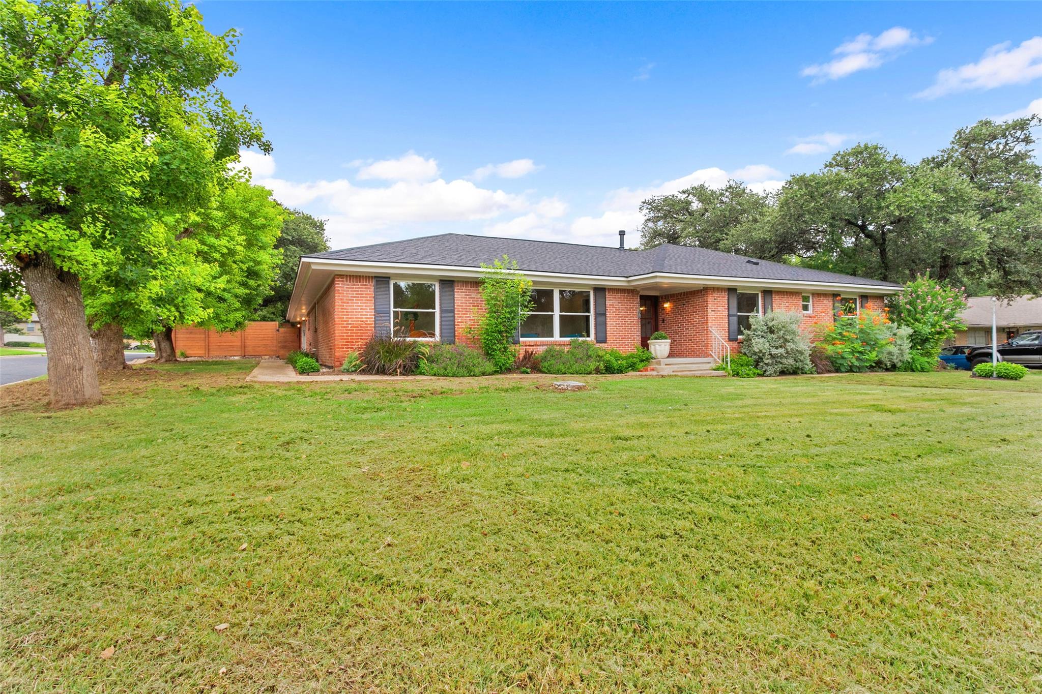 1308 Cardinal Hill Cir Property Photo 3