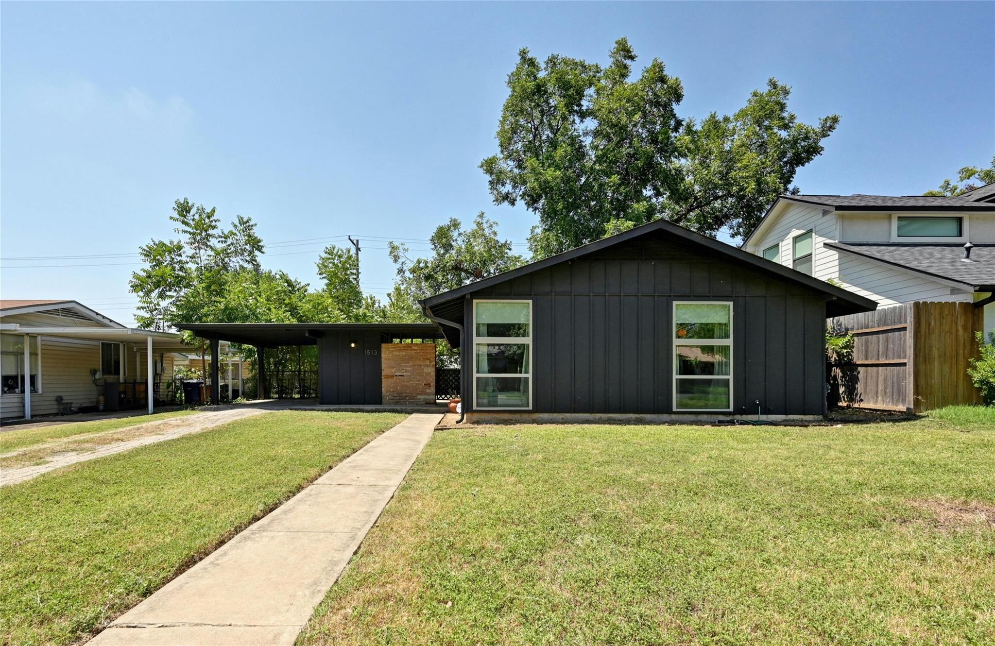 1513 Corona Dr Property Photo 1