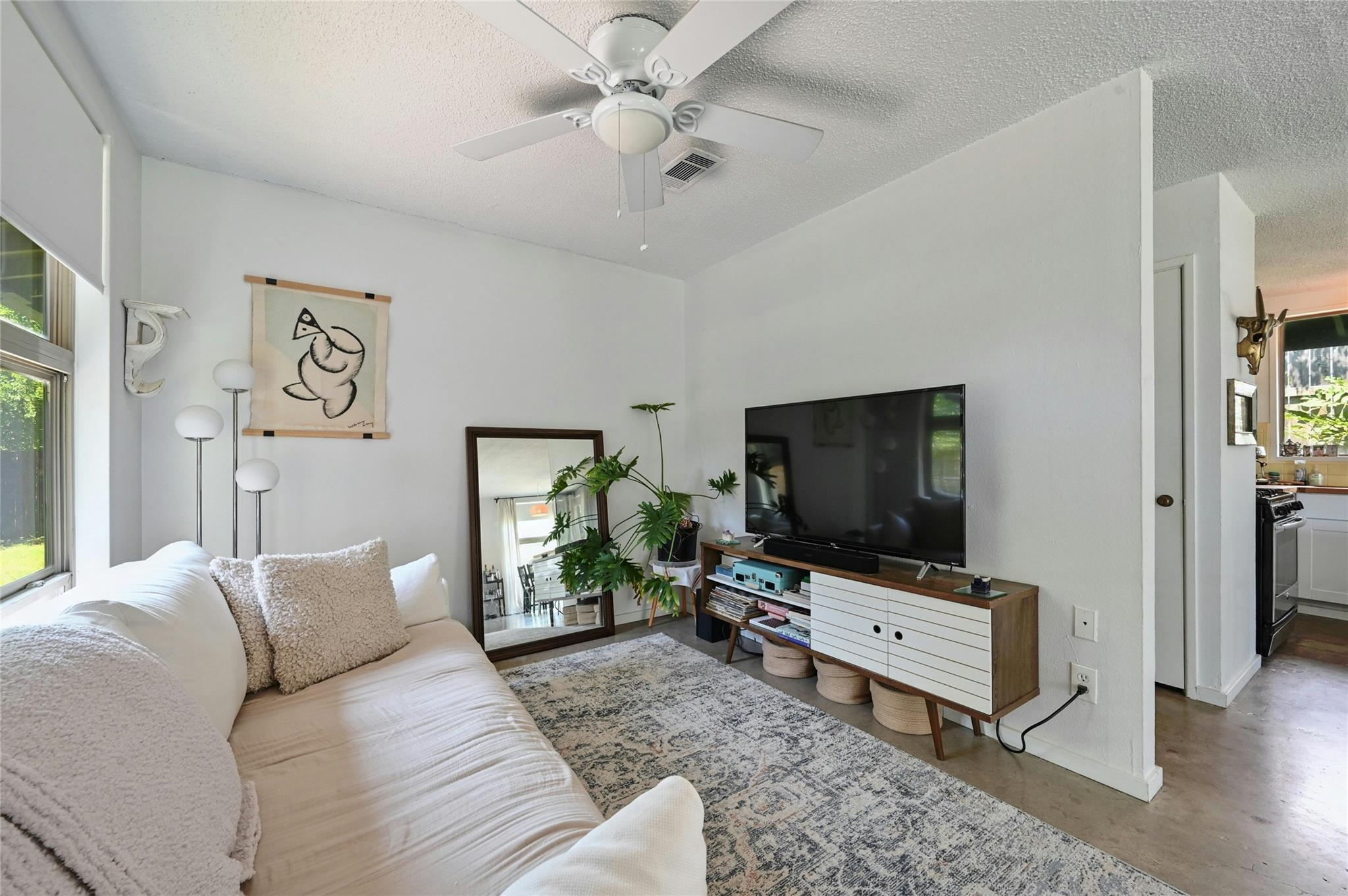 1513 Corona Dr Property Photo 6