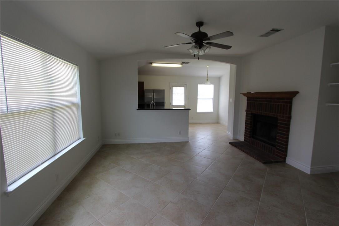 215 Jennifer Ln Property Photo 2