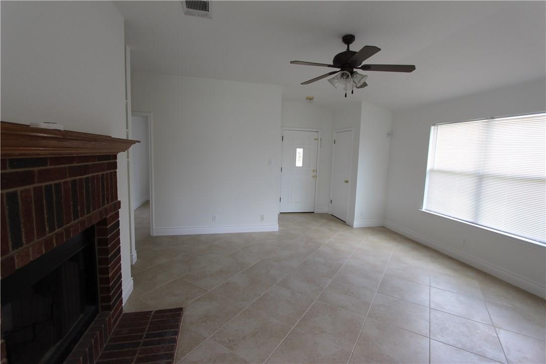 215 Jennifer Ln Property Photo 3