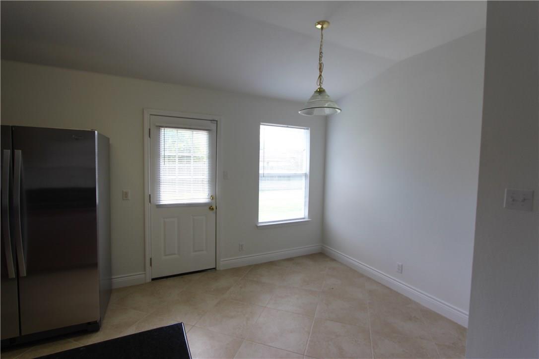 215 Jennifer Ln Property Photo 6