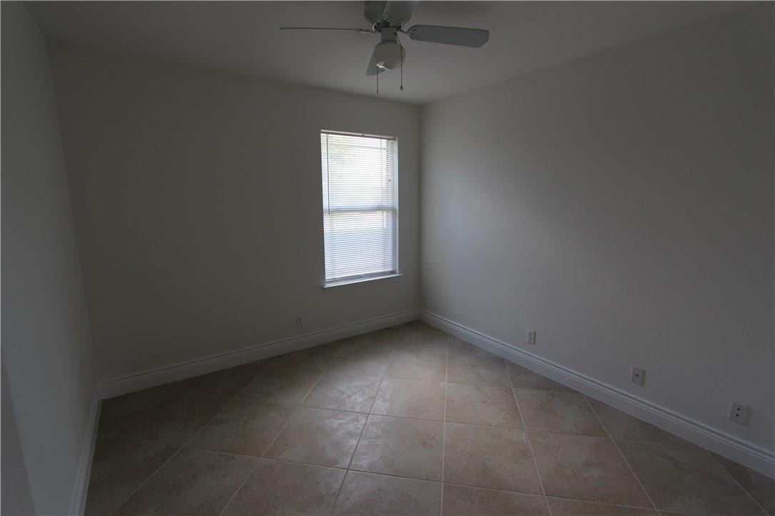 215 Jennifer Ln Property Photo 8