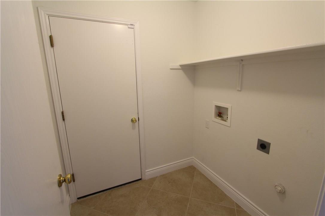 215 Jennifer Ln Property Photo 9