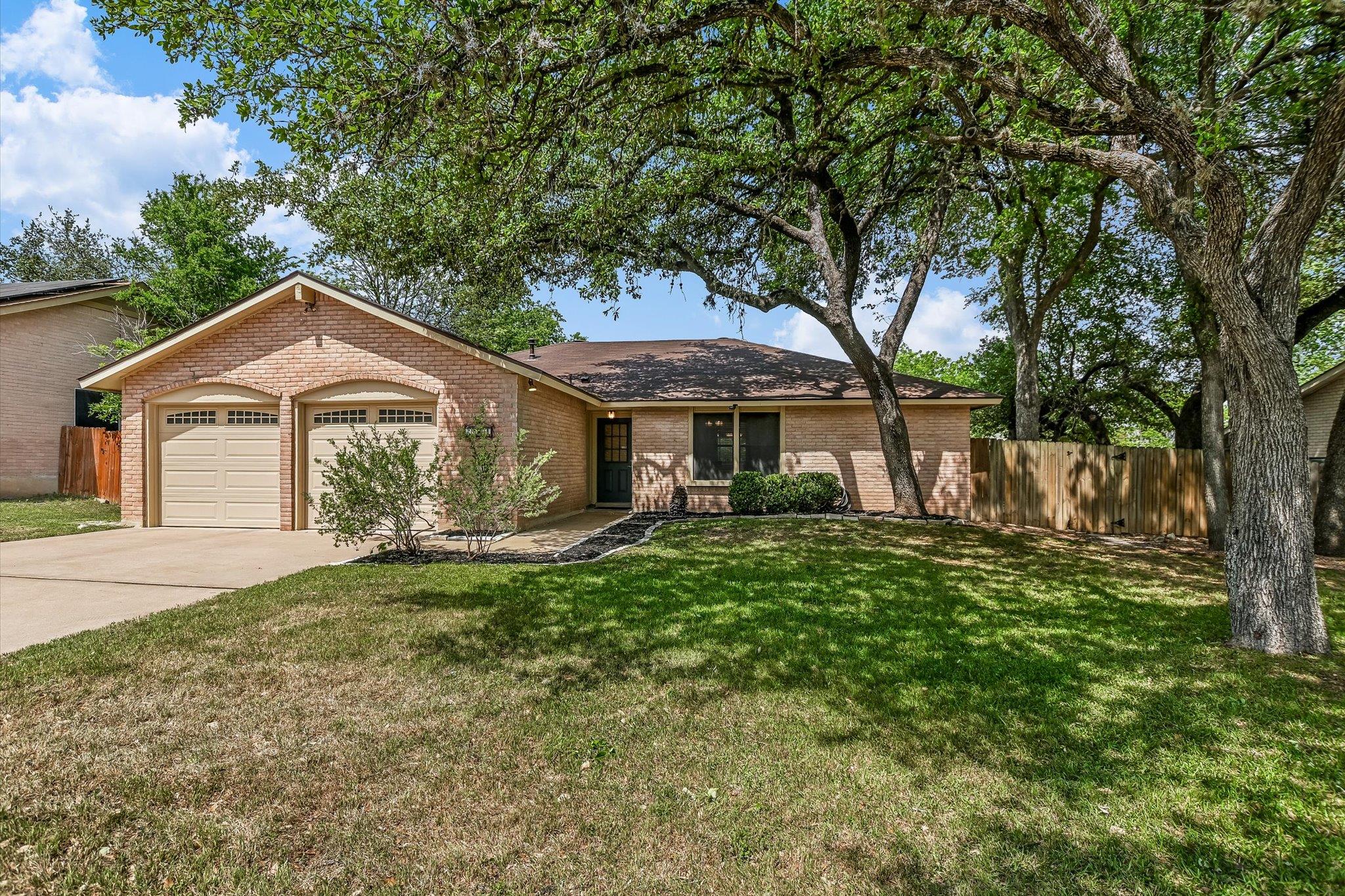 2604 Fentonridge Dr Property Photo