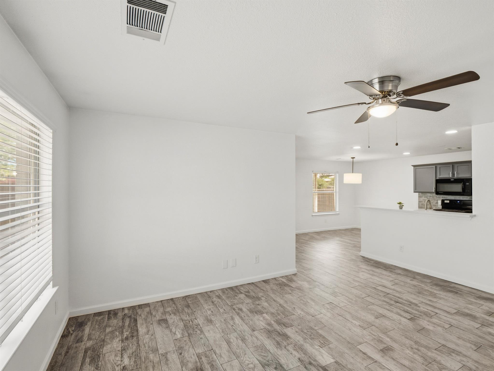 1144 Miss Kimberlys Ln Property Photo 5