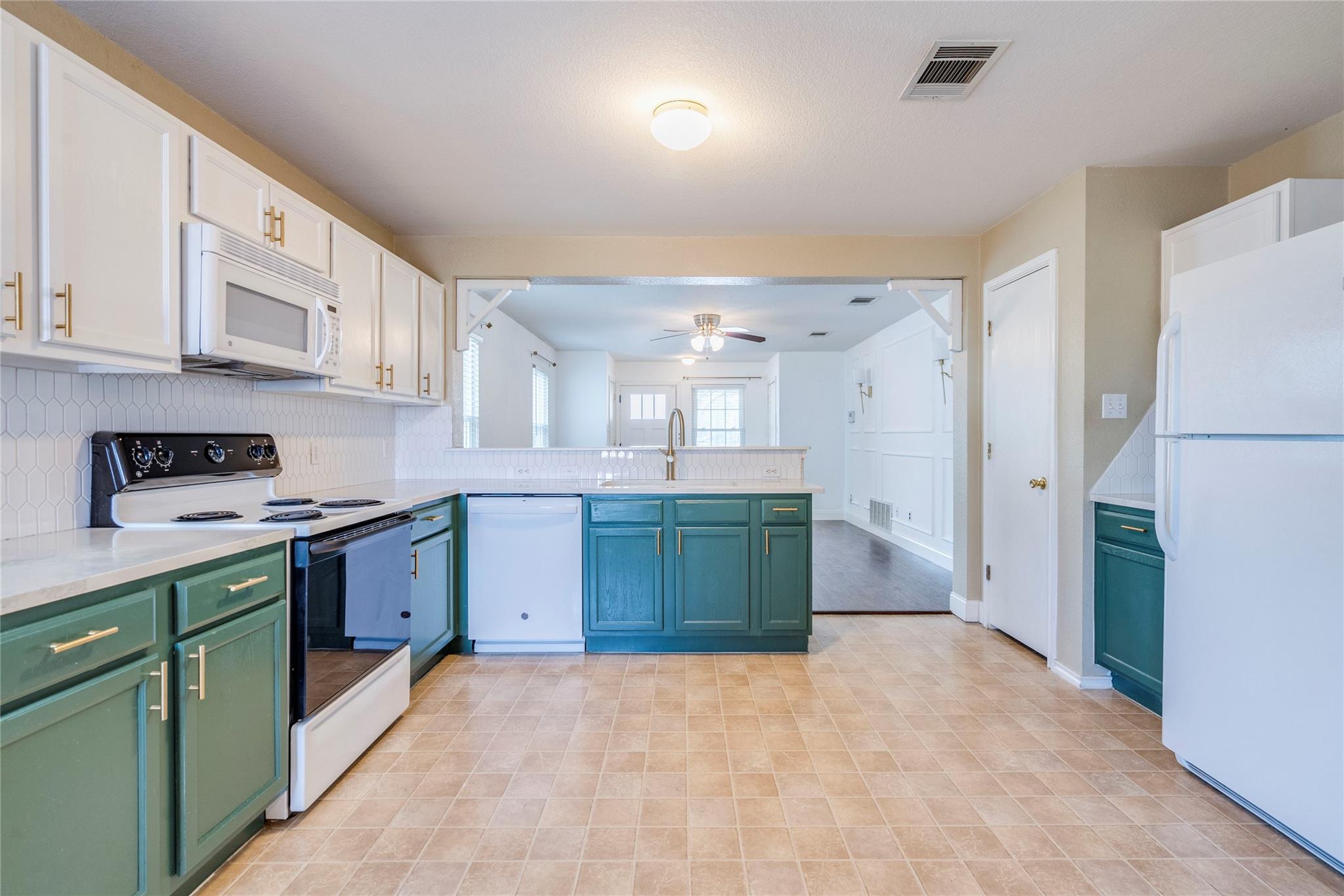 12824 Saint Mary Dr Property Photo 1
