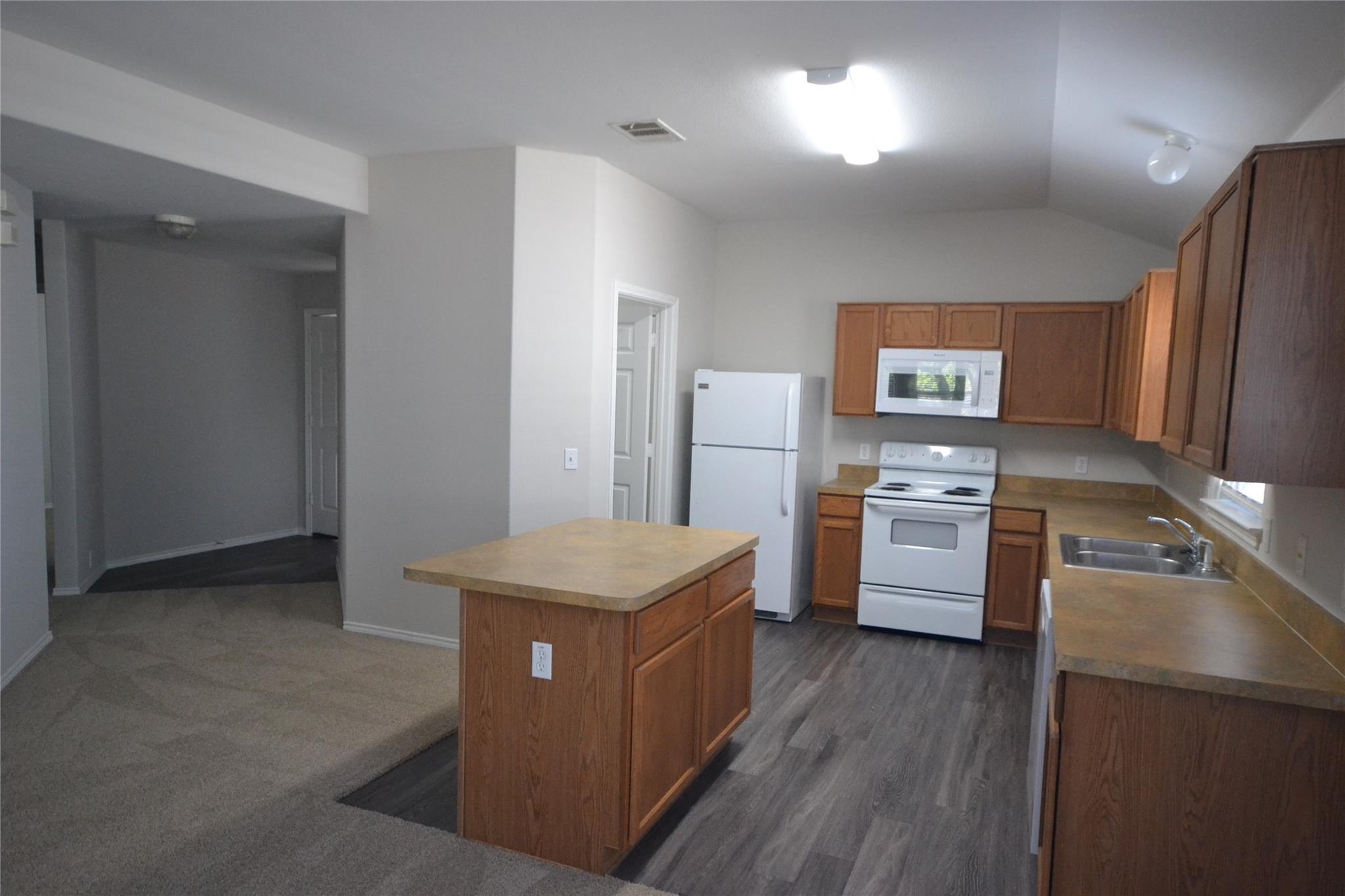 2106 Kane Cv Property Photo 3