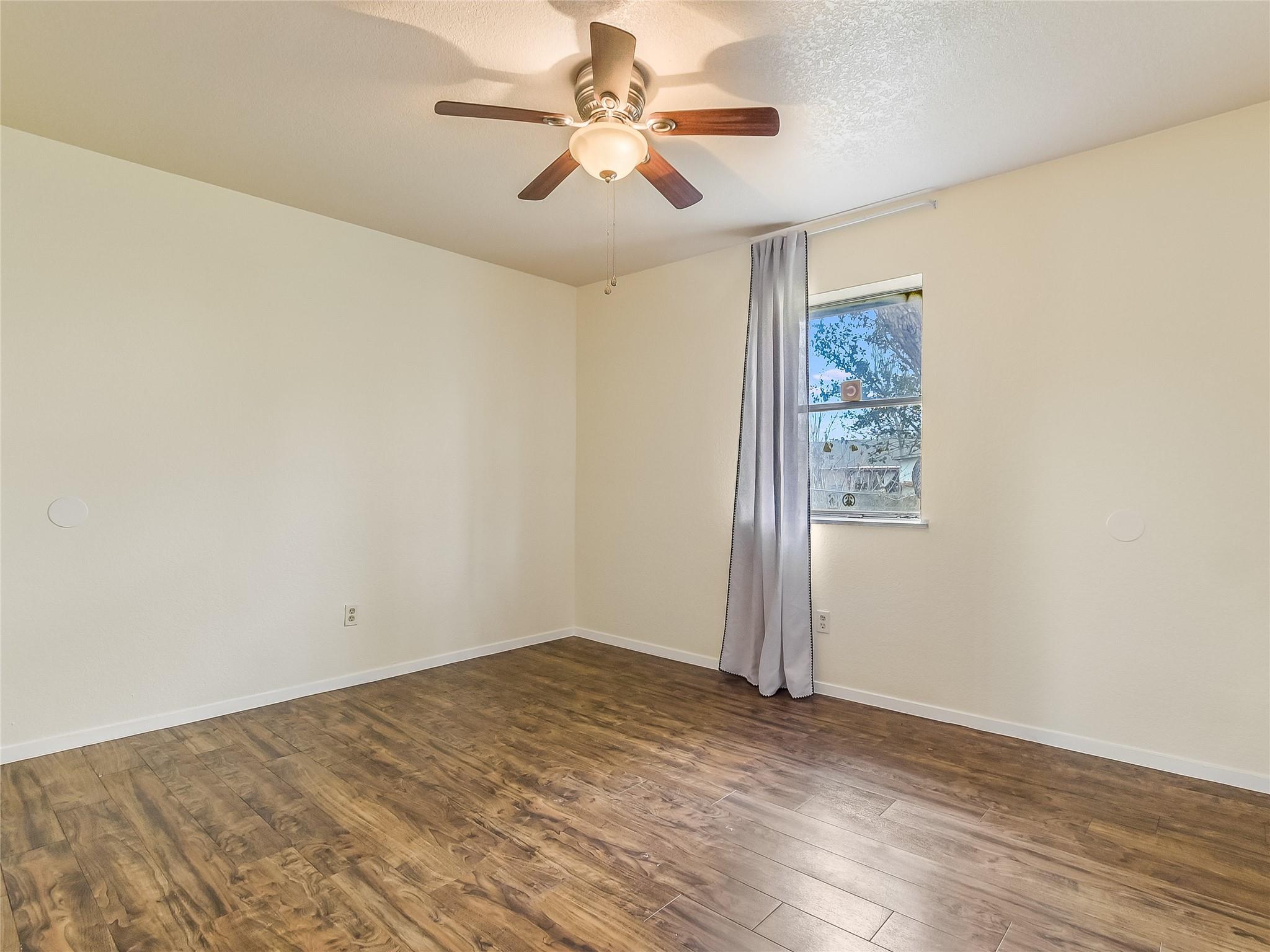 502 S 1st St Property Photo 9