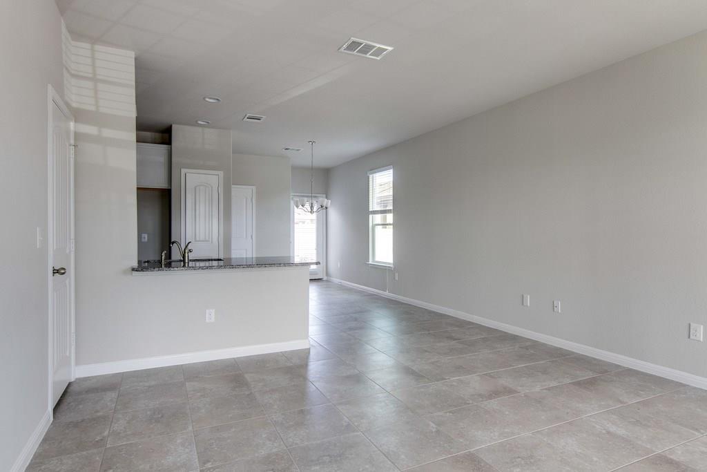 18404 Cumberland Gap Blvd Property Photo 6