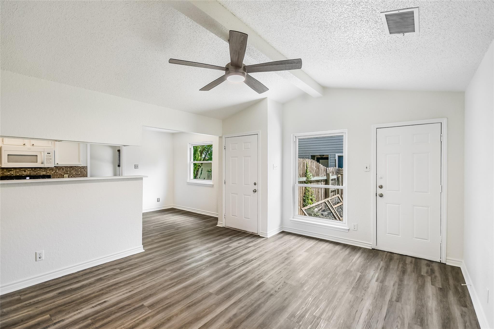 526 Cutty Trl #a Property Photo 3