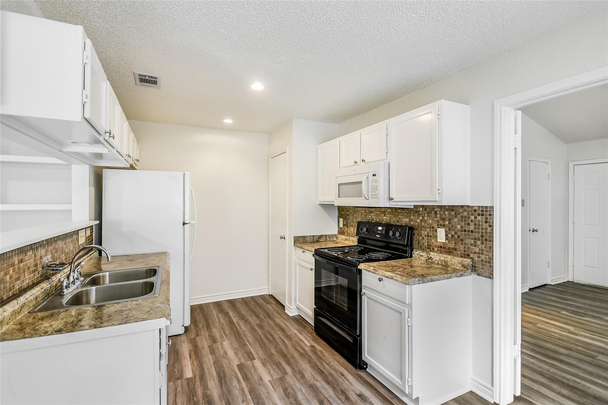 526 Cutty Trl #a Property Photo 4