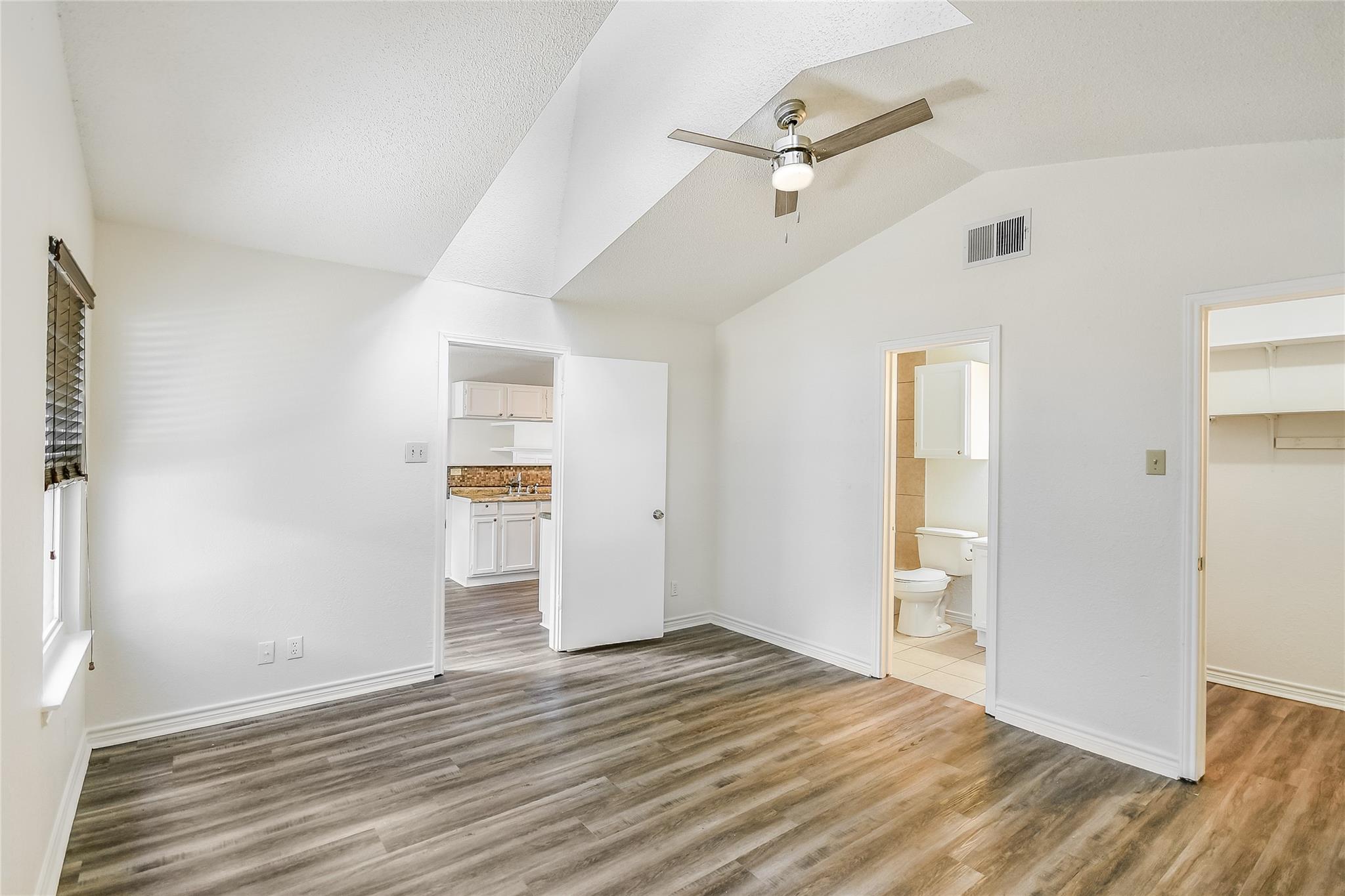 526 Cutty Trl #a Property Photo 5
