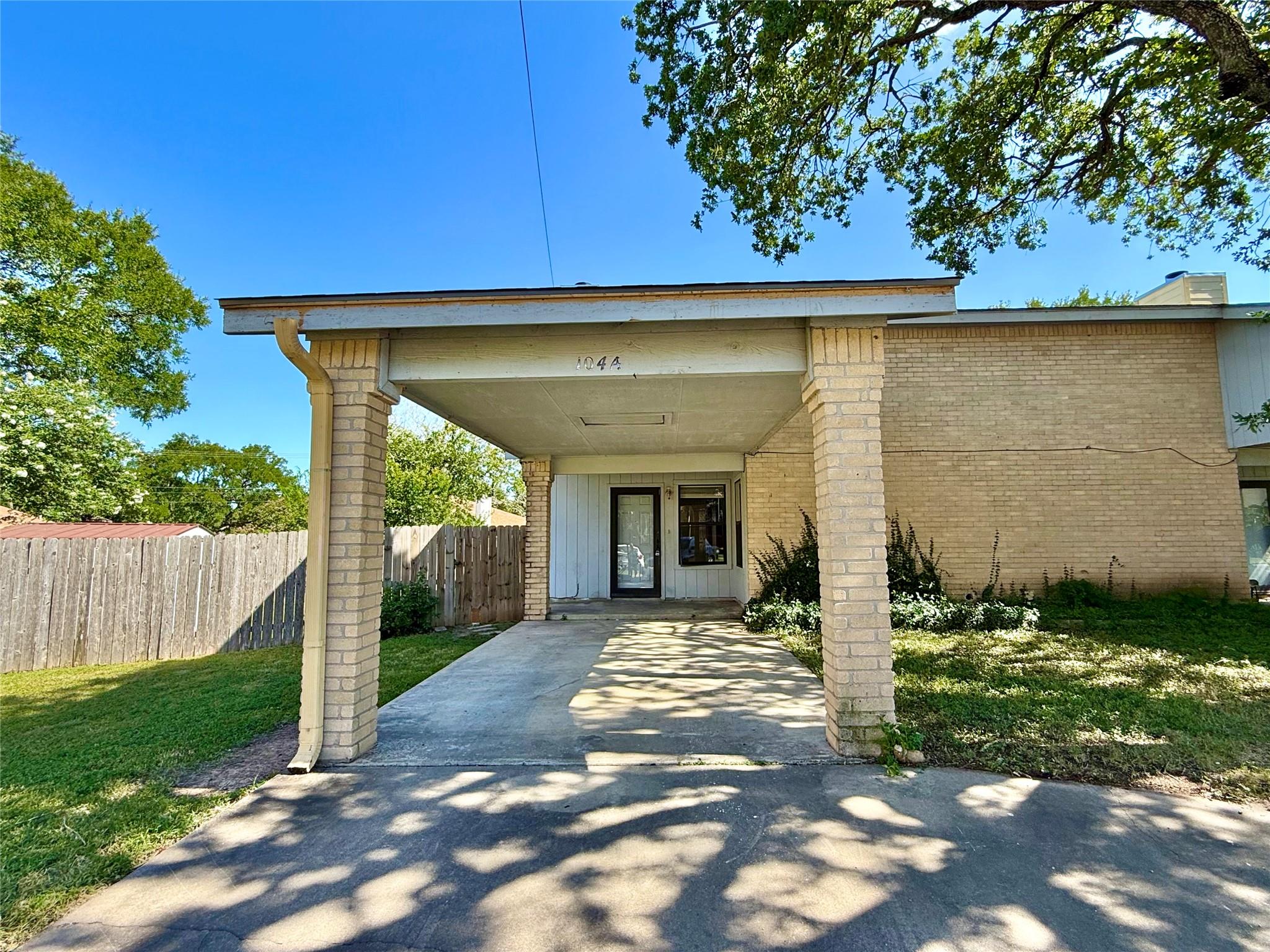 104 Verna Spur #a Property Photo 1