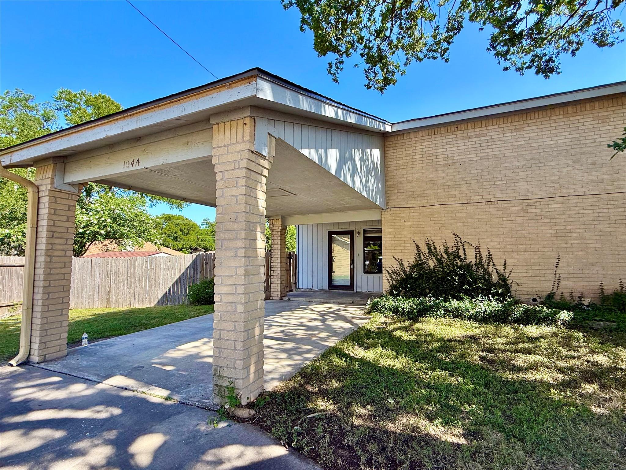 104 Verna Spur #a Property Photo 2