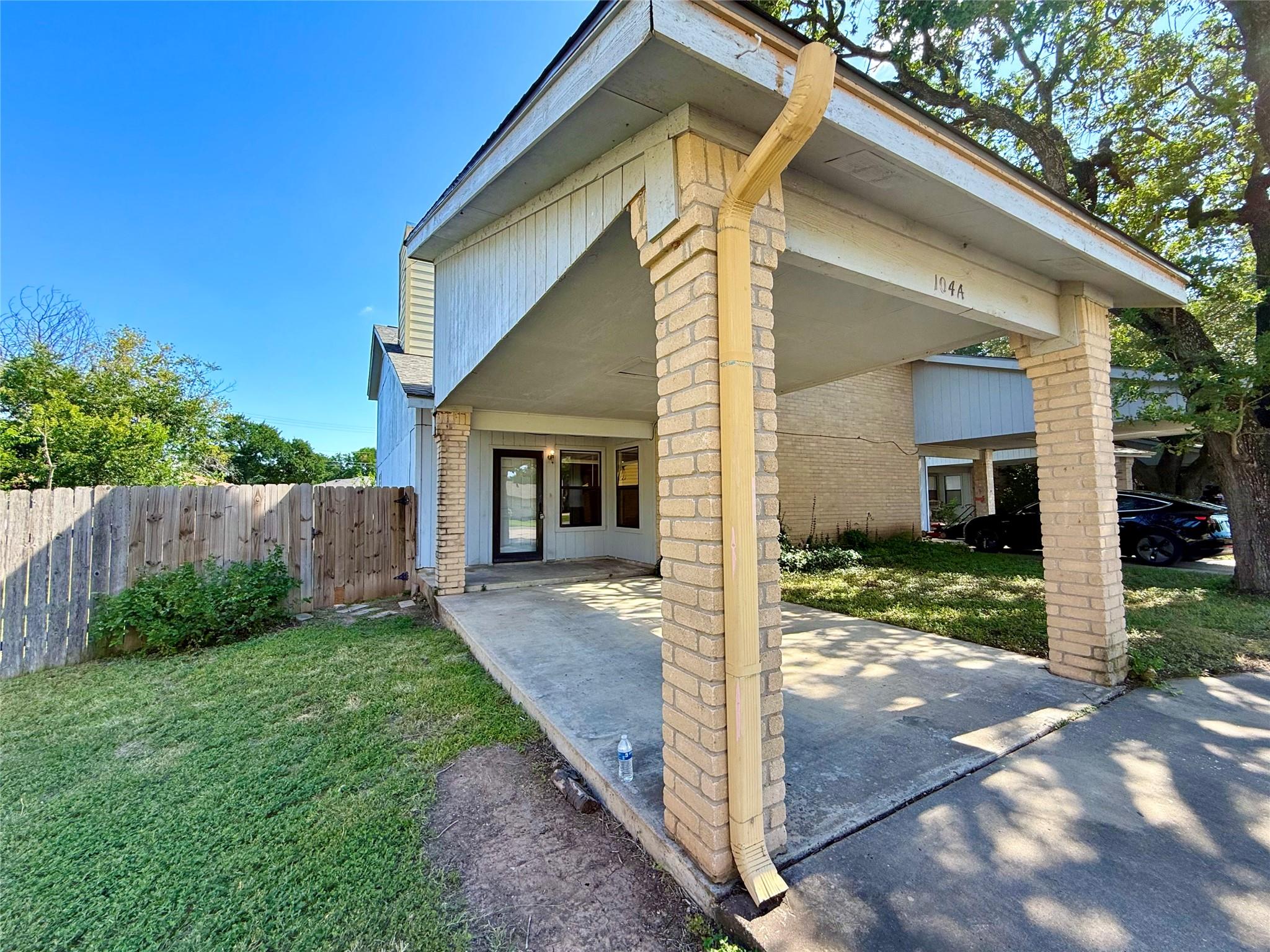 104 Verna Spur #a Property Photo 3