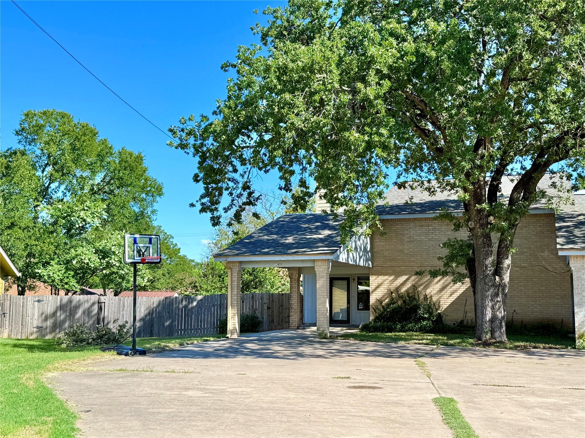 104 Verna Spur #a Property Photo 4