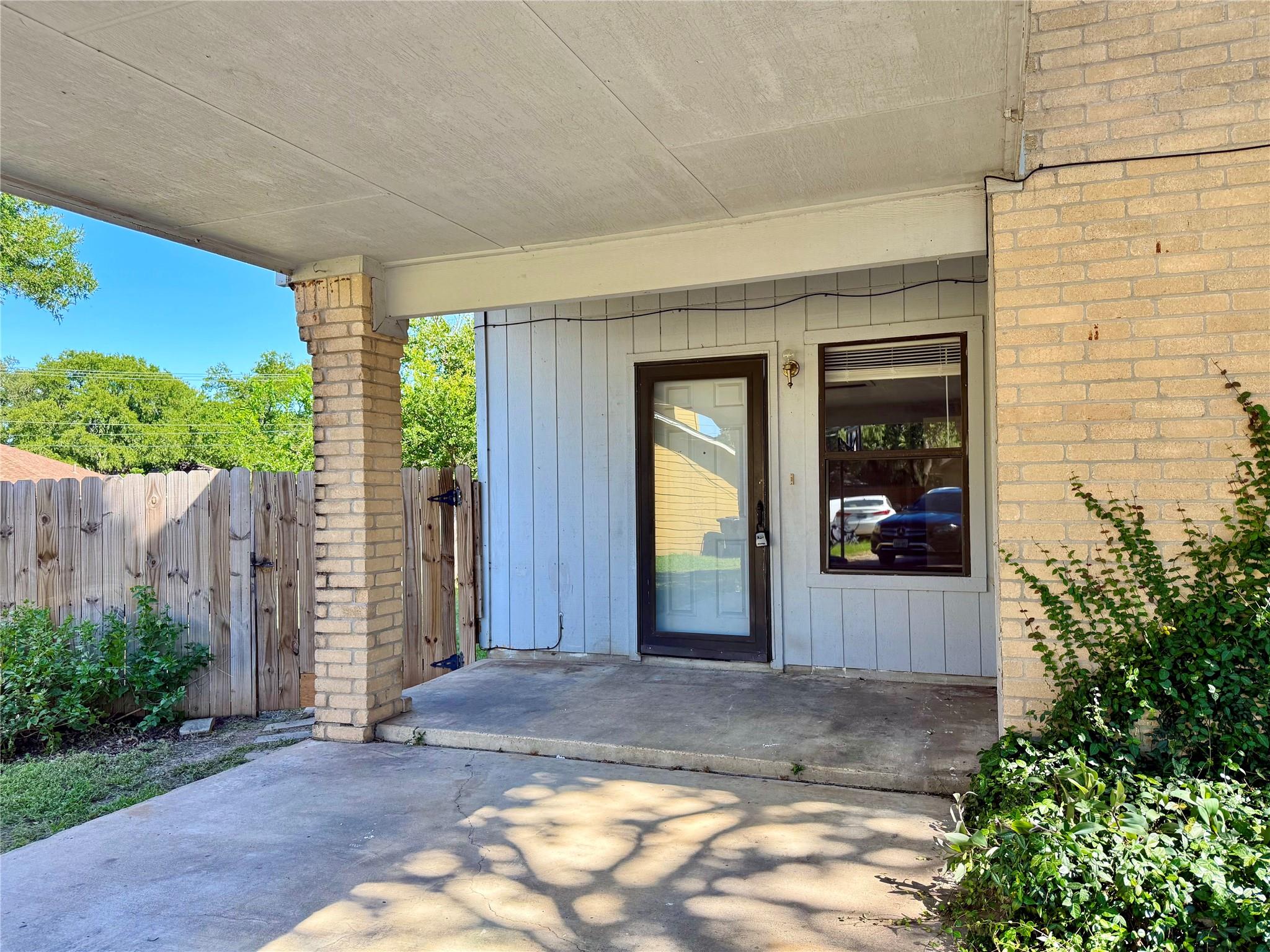 104 Verna Spur #a Property Photo 5