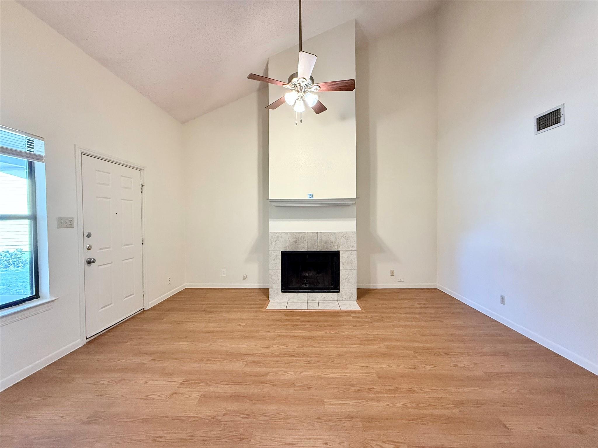 104 Verna Spur #a Property Photo 7