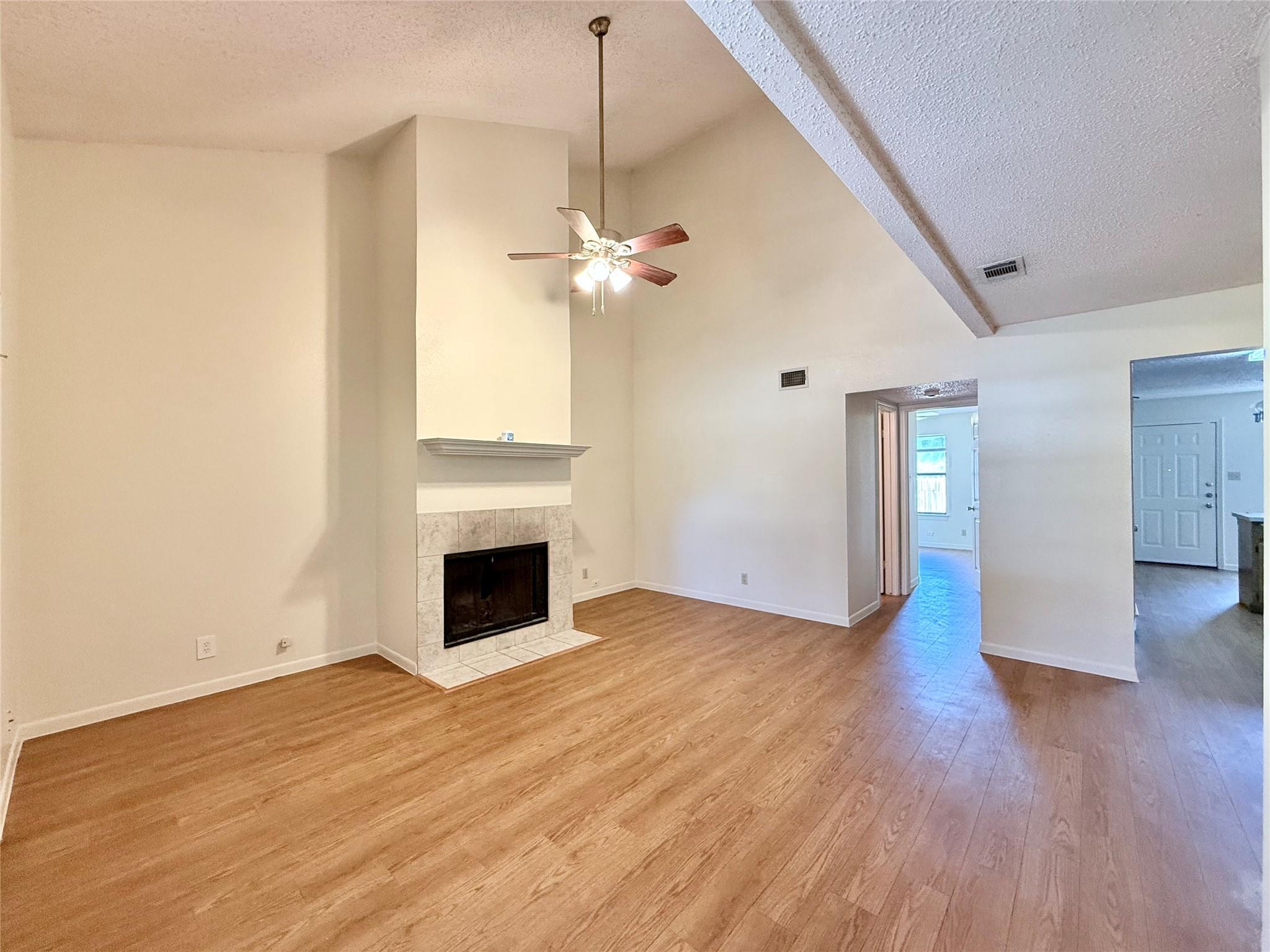 104 Verna Spur #a Property Photo 8