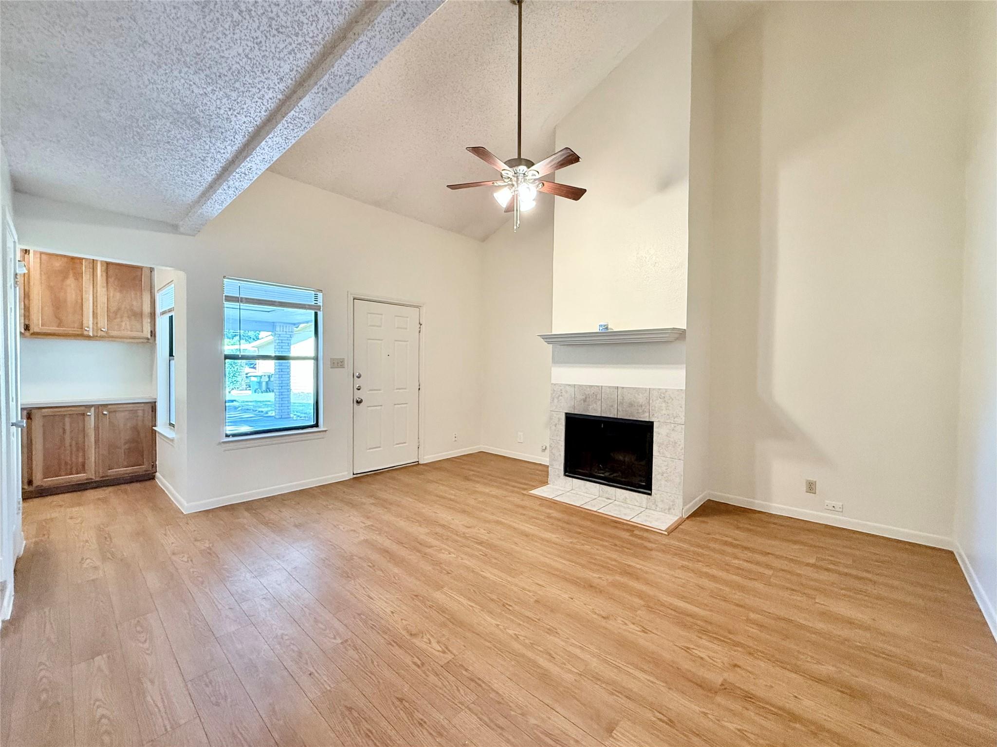 104 Verna Spur #a Property Photo 9