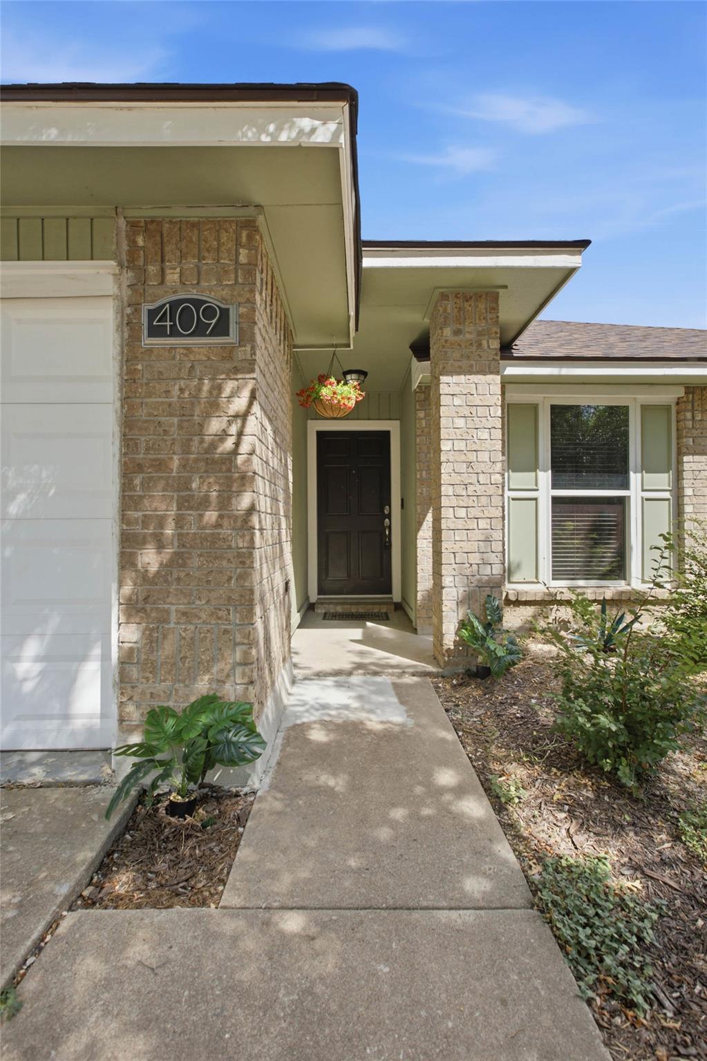 409 Kathleen Ln Property Photo 6