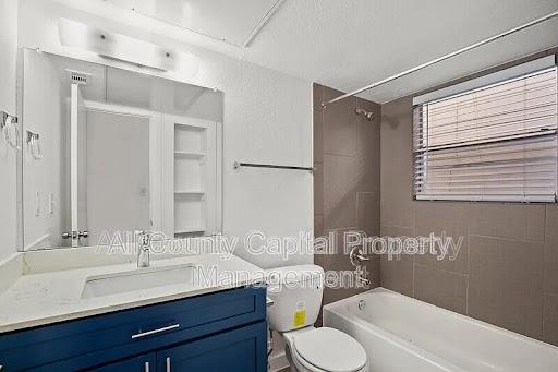 502 W 35th St #205 Property Photo 4